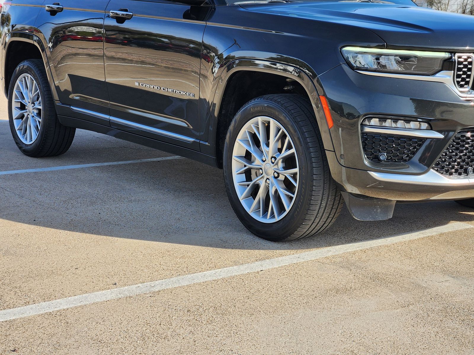 Certified Used 2023 Rocky Mountain Pearlcoat Jeep Summit image 10