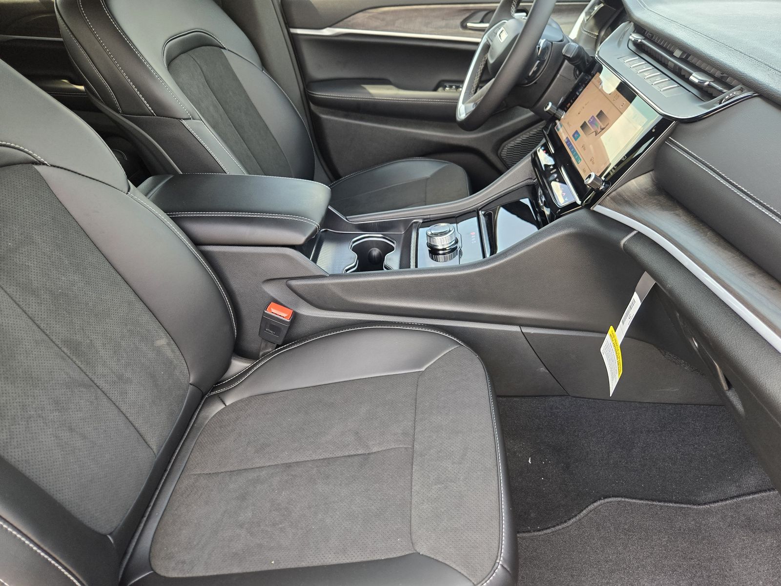 New 2026 Baltic Gray Jeep LAREDO ALTITUDE 4X2 image 19