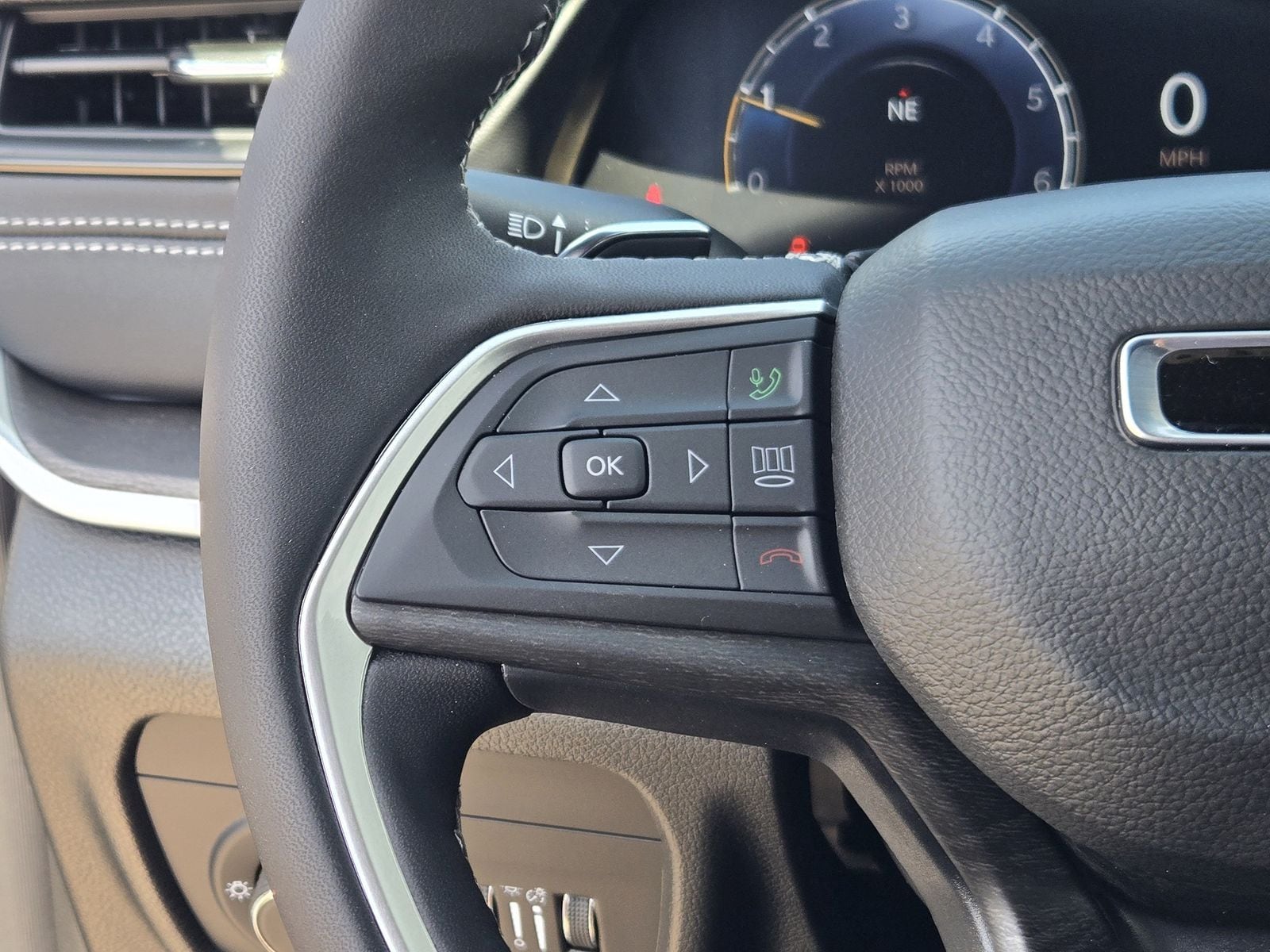 New 2026 Baltic Gray Jeep LAREDO ALTITUDE 4X2 image 35