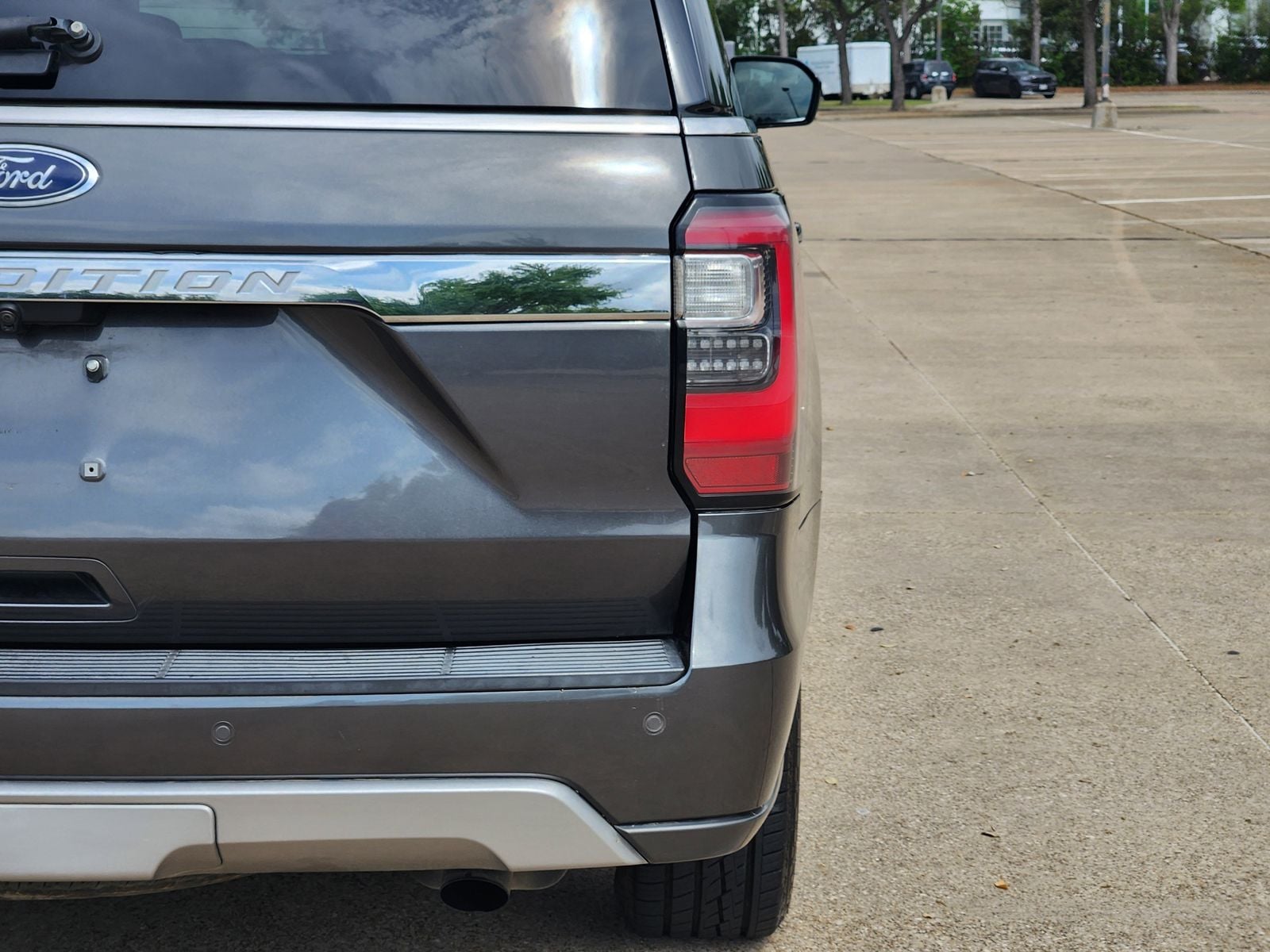 Used 2020 Magnetic Ford Limited image 9