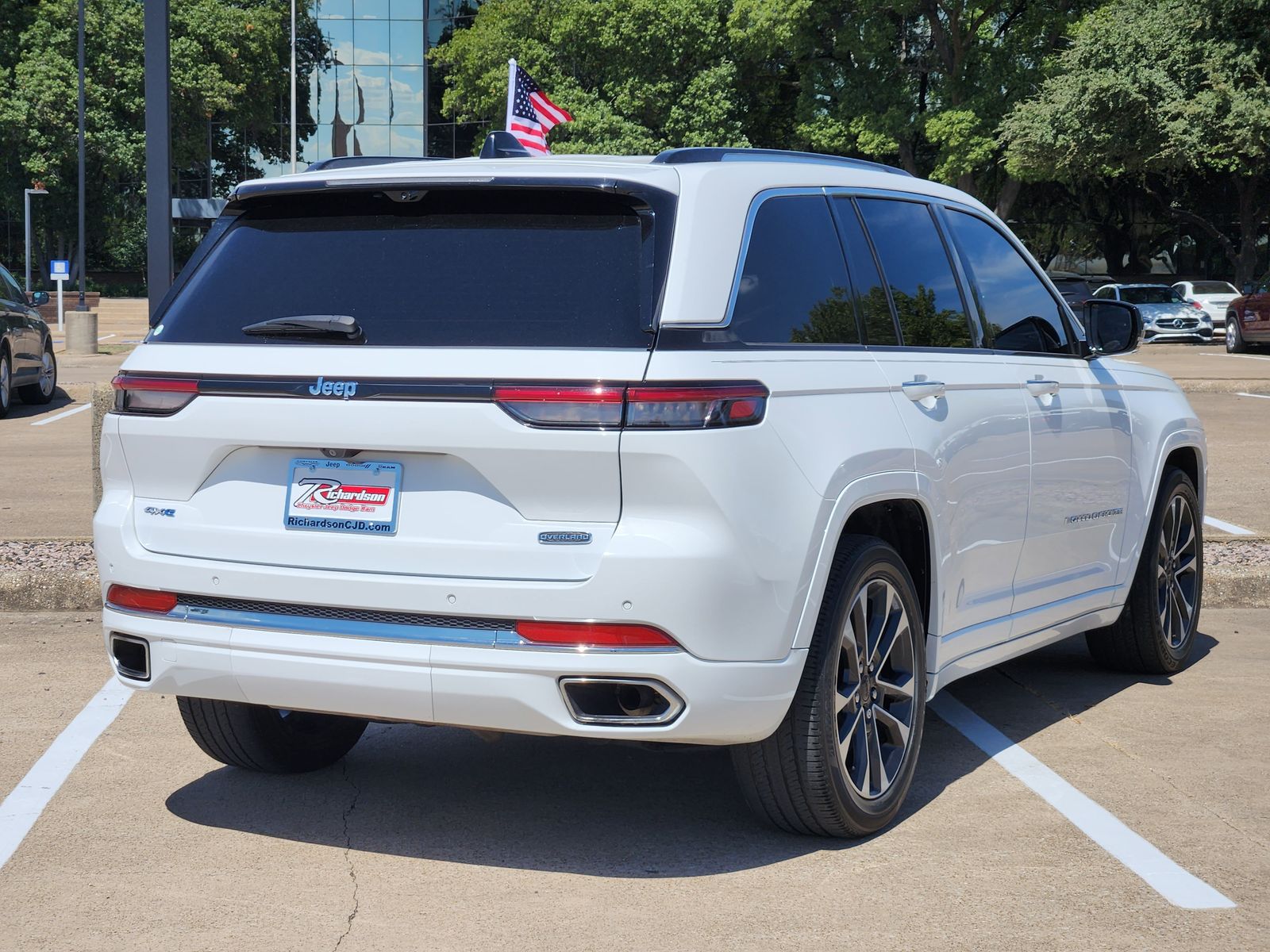 Used 2022 Bright White Jeep Overland image 6