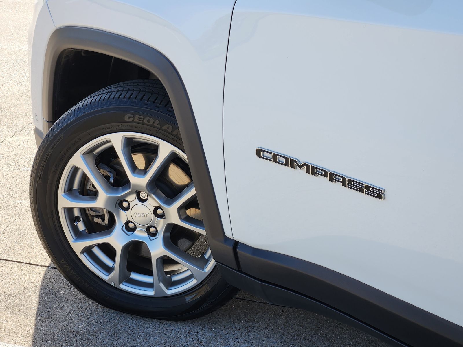 Used 2024 Bright White Jeep Latitude Lux image 17