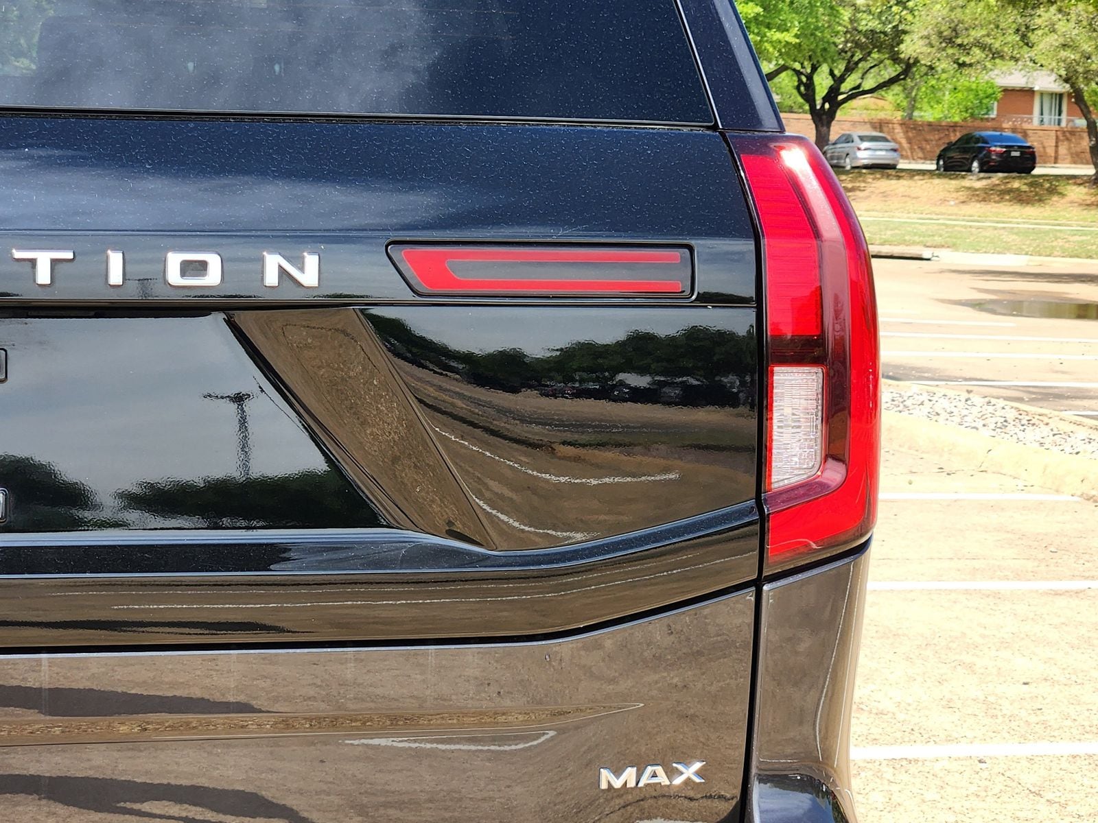 Used 2025 Gray Metallic Ford Platinum image 16