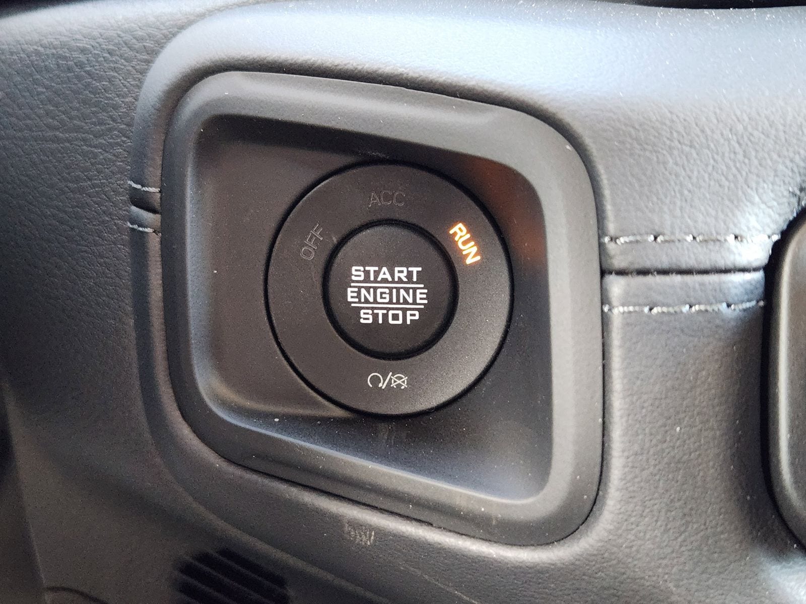 New 2026 Bright White Jeep MOJAVE 4X4 image 23