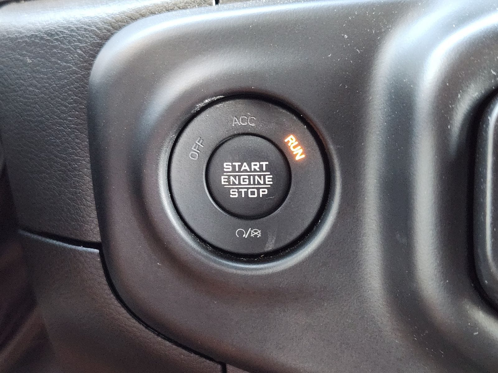 Used 2022 Bright White Jeep Unlimited Sahara image 28