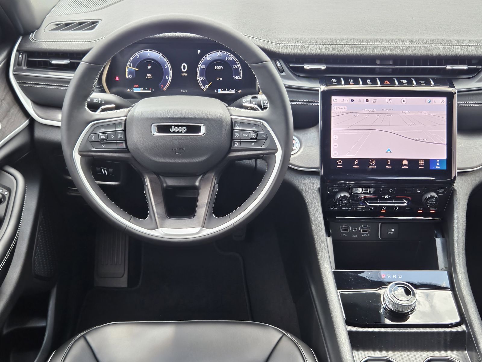 New 2025 Bright White Jeep L LIMITED 4X2 image 28