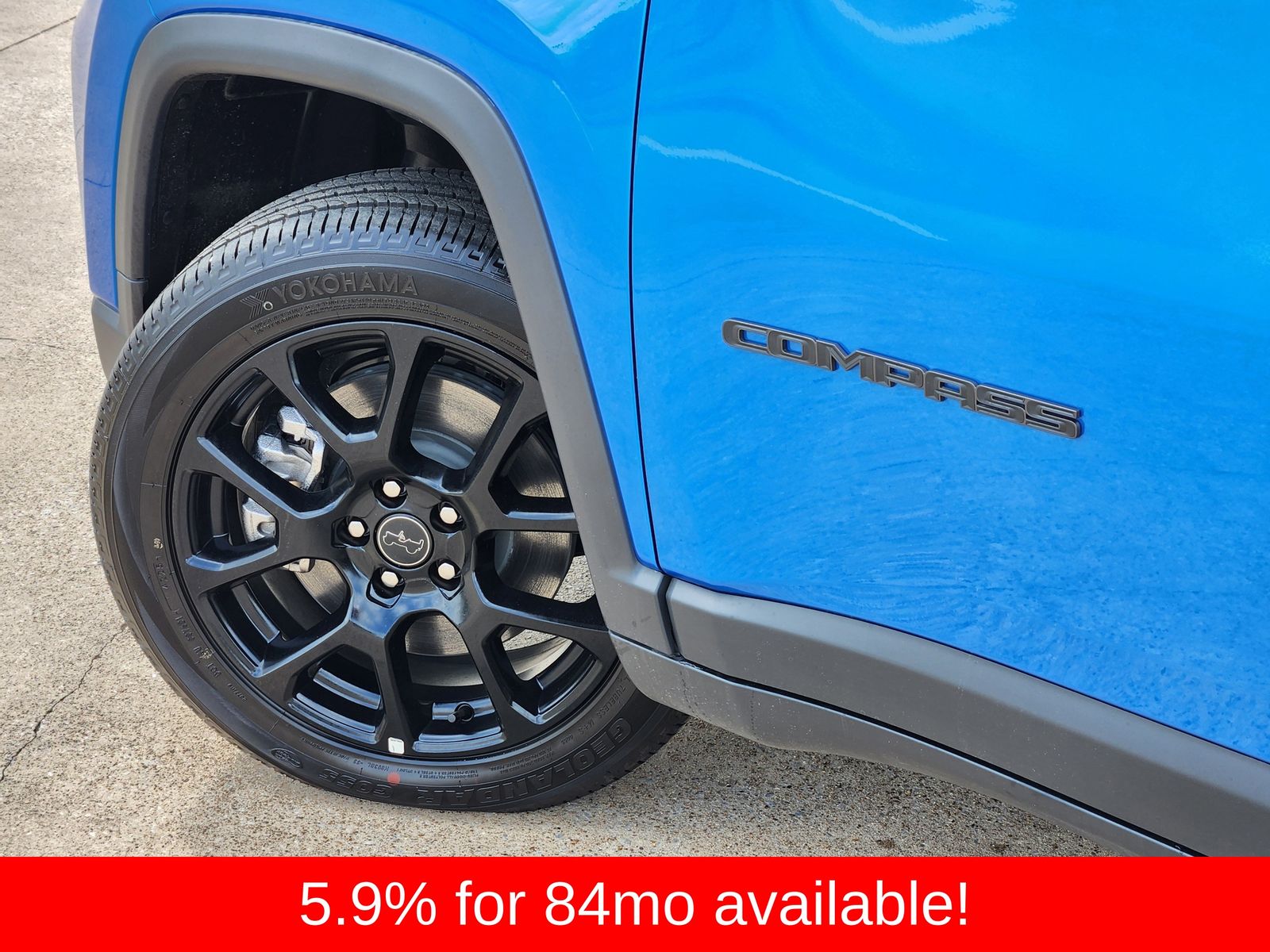 New 2026 Hydro Blue Pearlcoat Jeep LATITUDE ALTITUDE 4X4 image 17