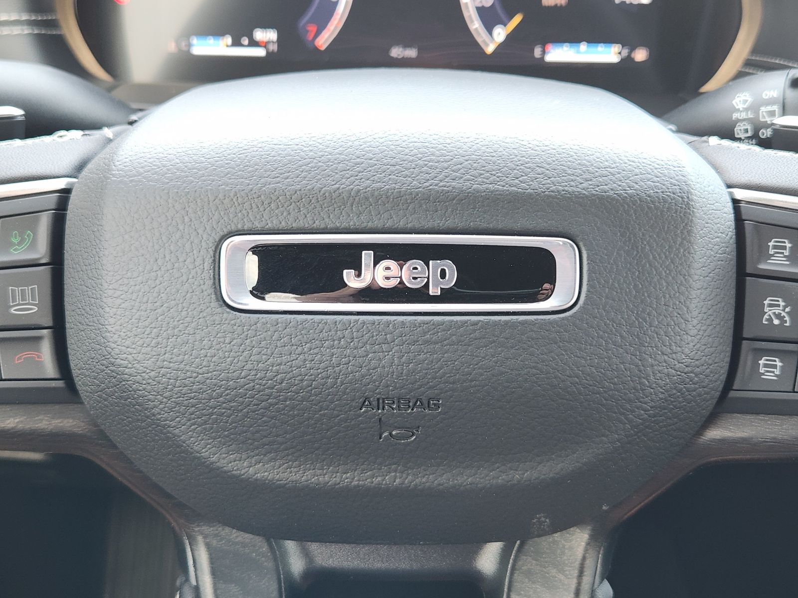 New 2026 Diamond Black Crystal Pearlcoat Jeep LIMITED 4X2 image 36