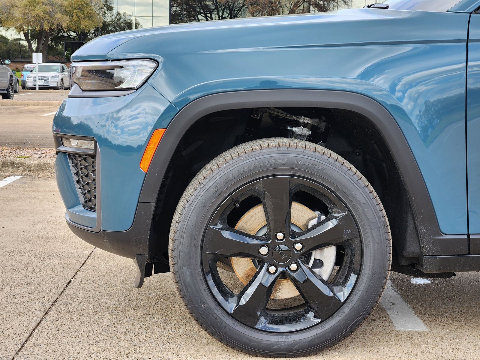 New 2026 Steel Blue Jeep L LIMITED 4X2 image 8