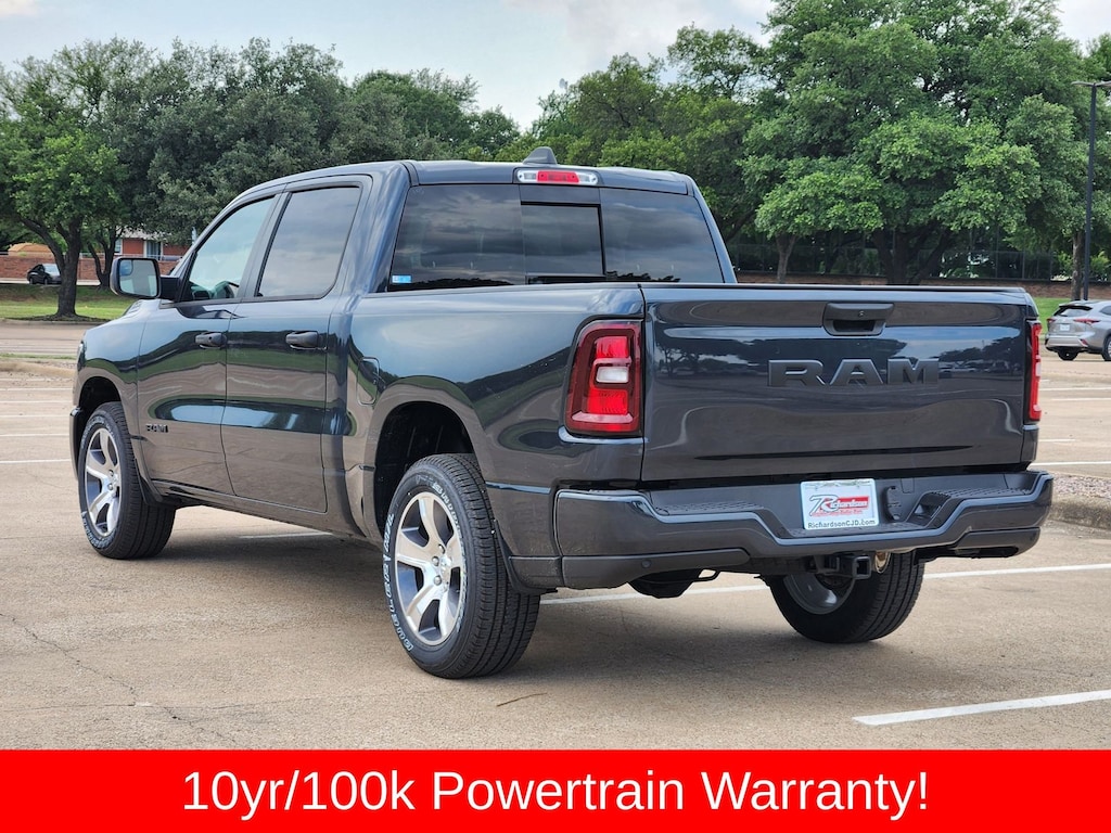 New 2026 Ram 1500 EXPRESS CREW CAB 4X2 5'7 BOX Pickup