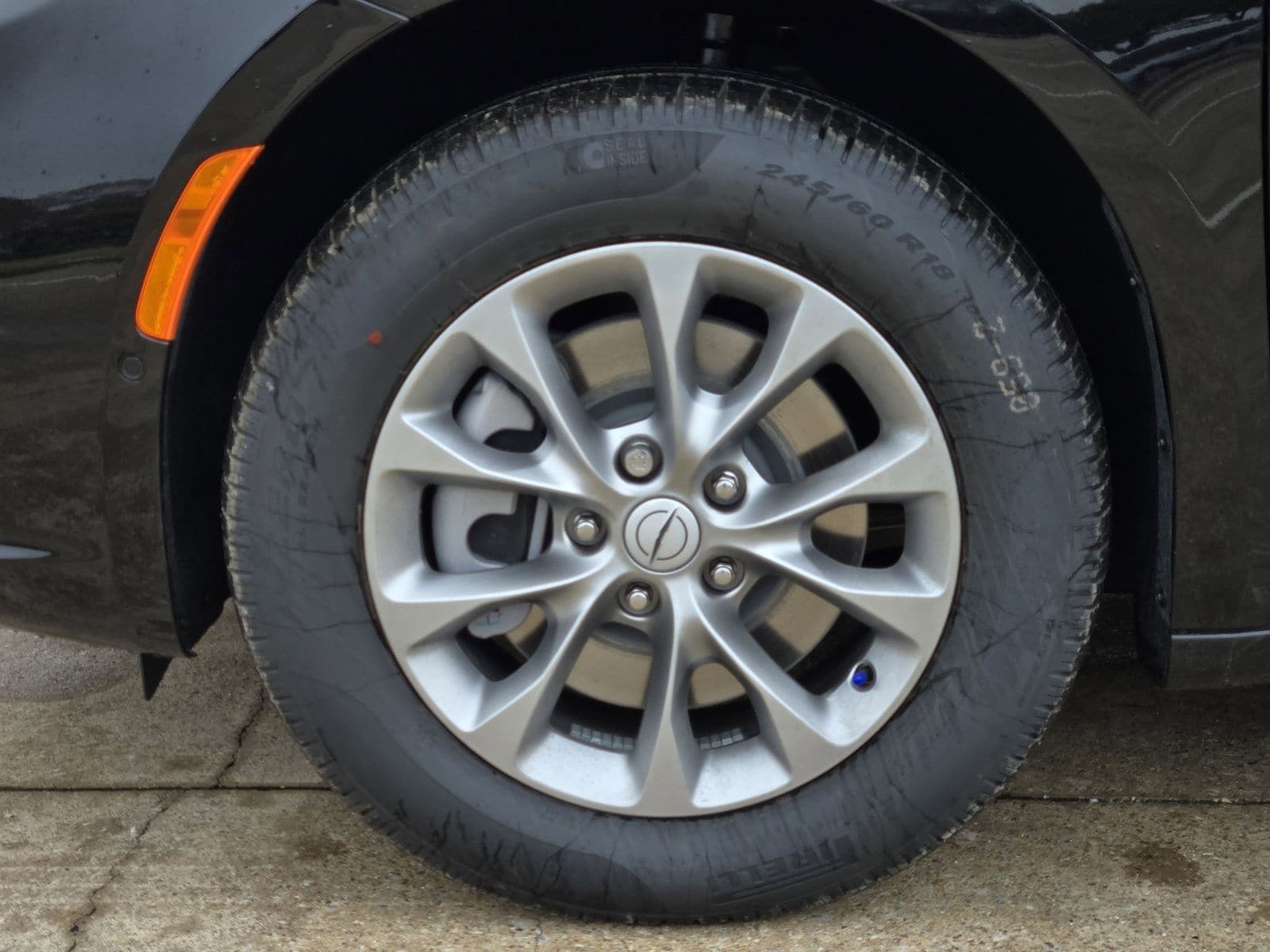 New 2026 Diamond Black Crystal Pearlcoat Chrysler SELECT AWD image 10