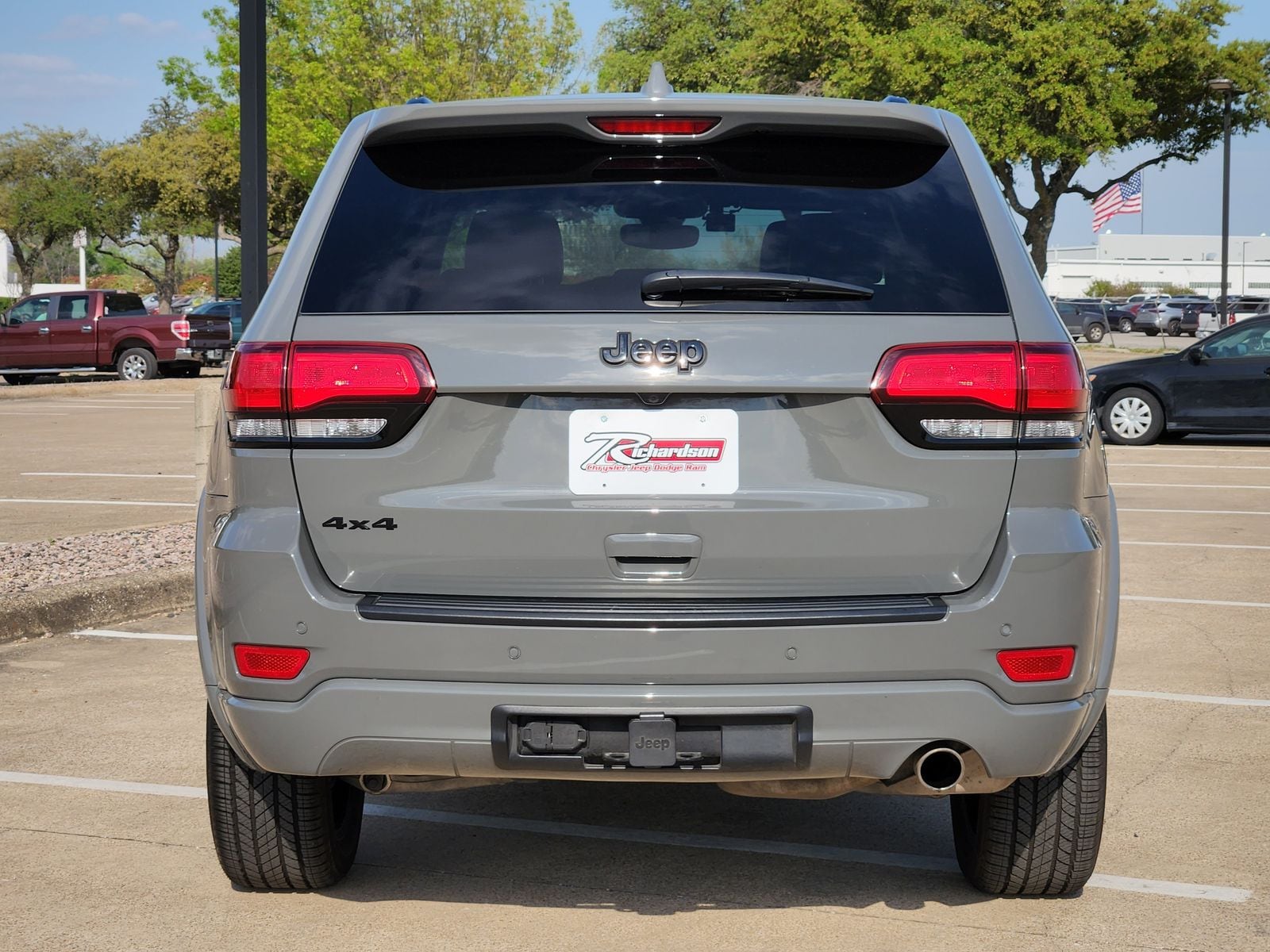 Used 2020 Sting-Gray Clearcoat Jeep Laredo image 5