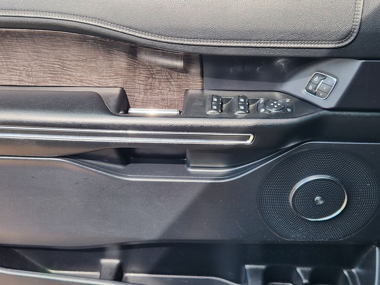 Used 2020 Magnetic Ford Limited image 31