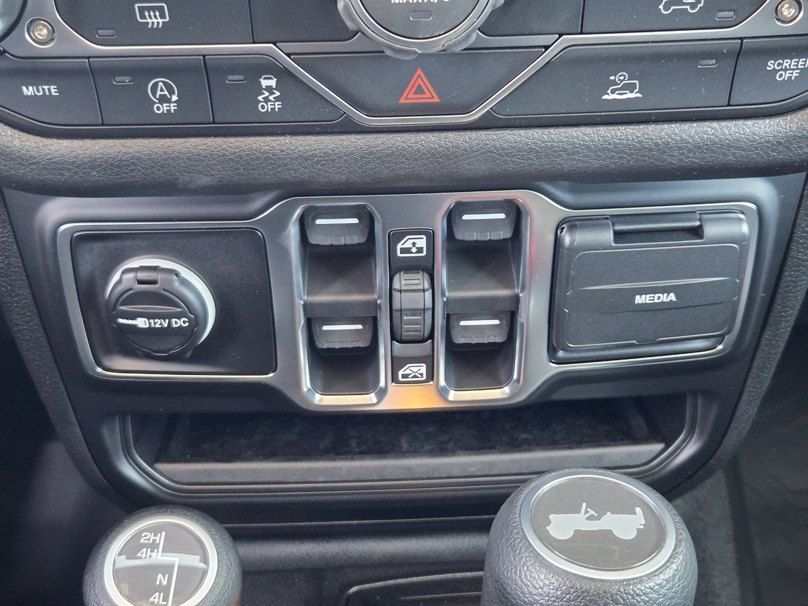 New 2026 41 Jeep 4-DOOR SPORT image 21