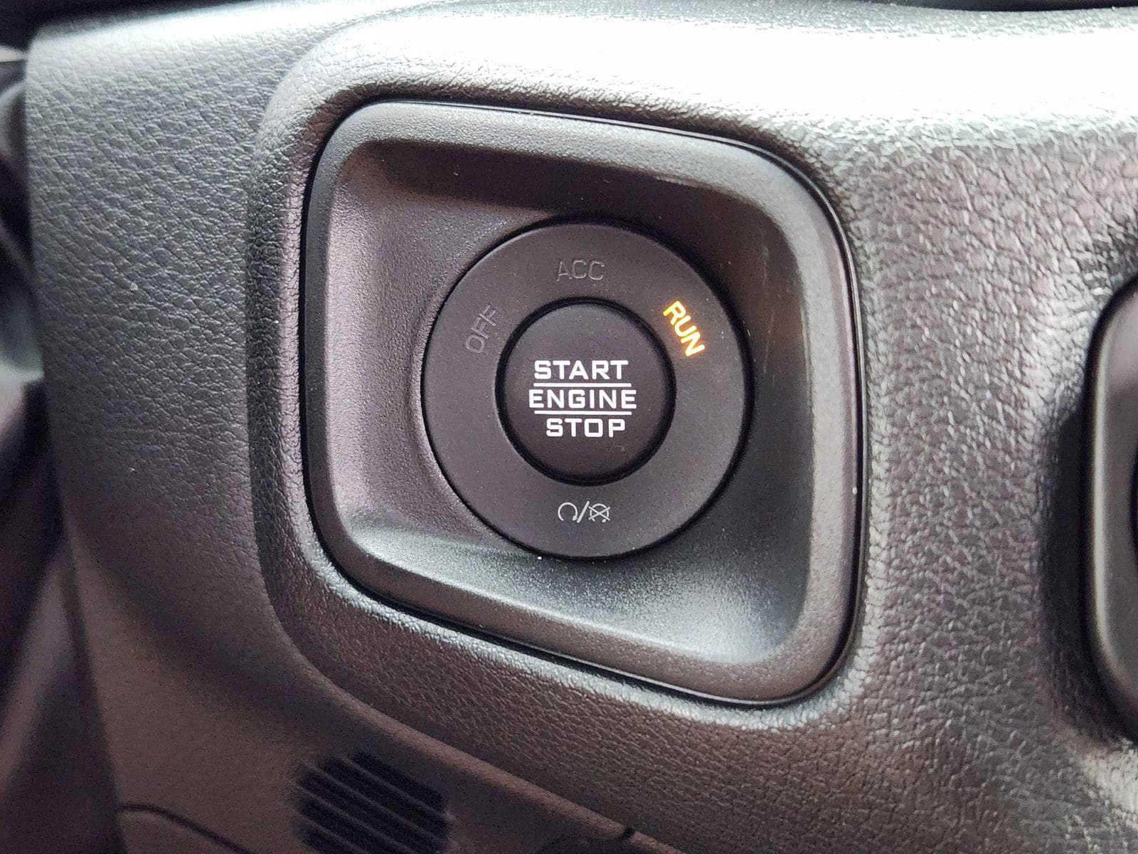 New 2026 Hydro Blue Pearlcoat Jeep 2-DOOR SPORT image 29