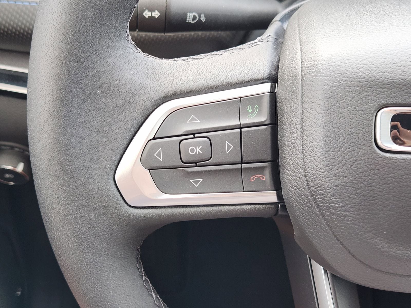 New 2026 Red Hot Pearlcoat Jeep LATITUDE ALTITUDE 4X4 image 34