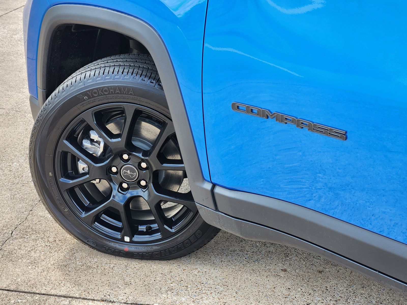 New 2026 Hydro Blue Pearlcoat Jeep LATITUDE ALTITUDE 4X4 image 17