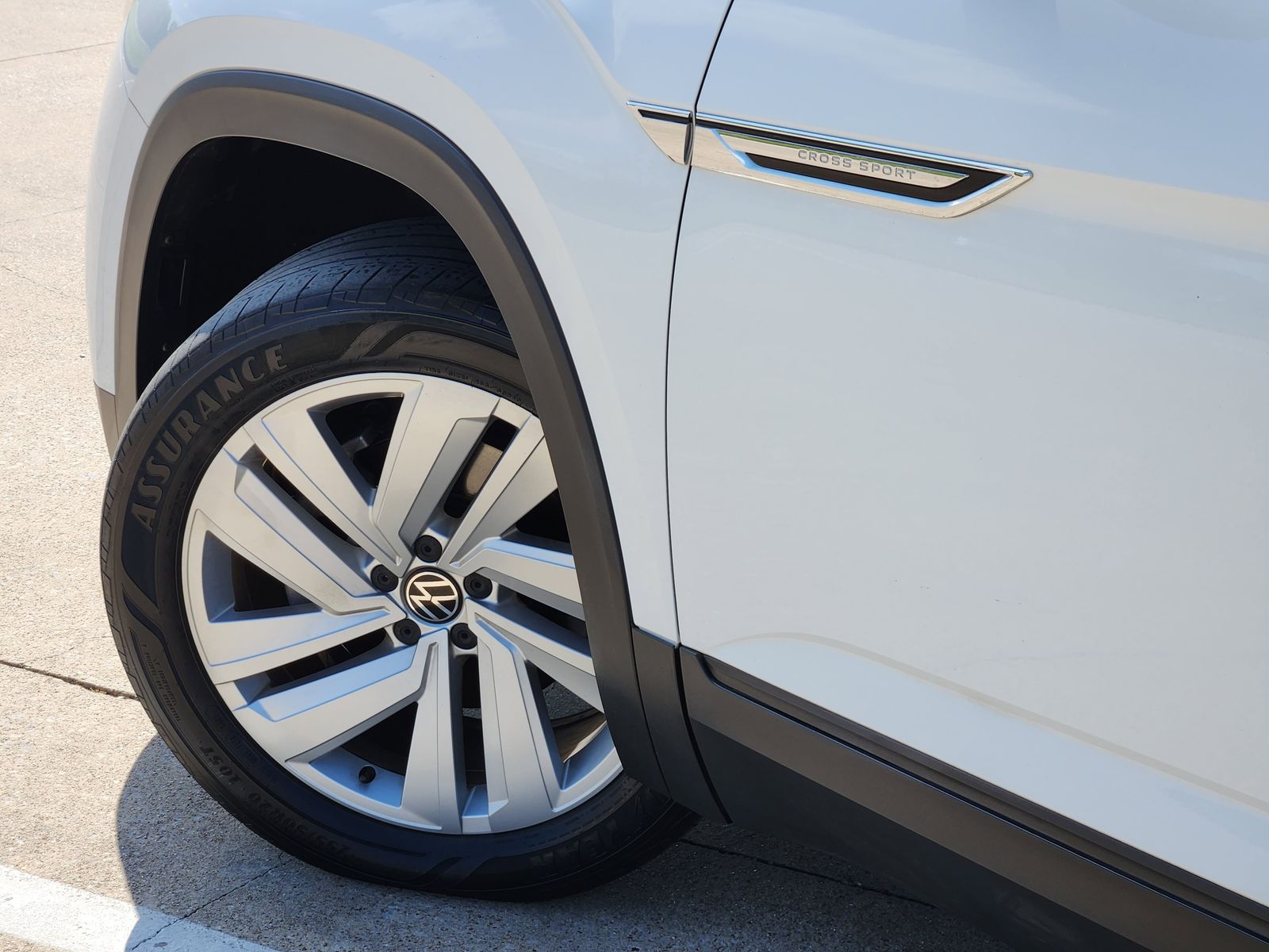 Used 2022 Pure White Volkswagen 2.0T SE w/Technology image 17