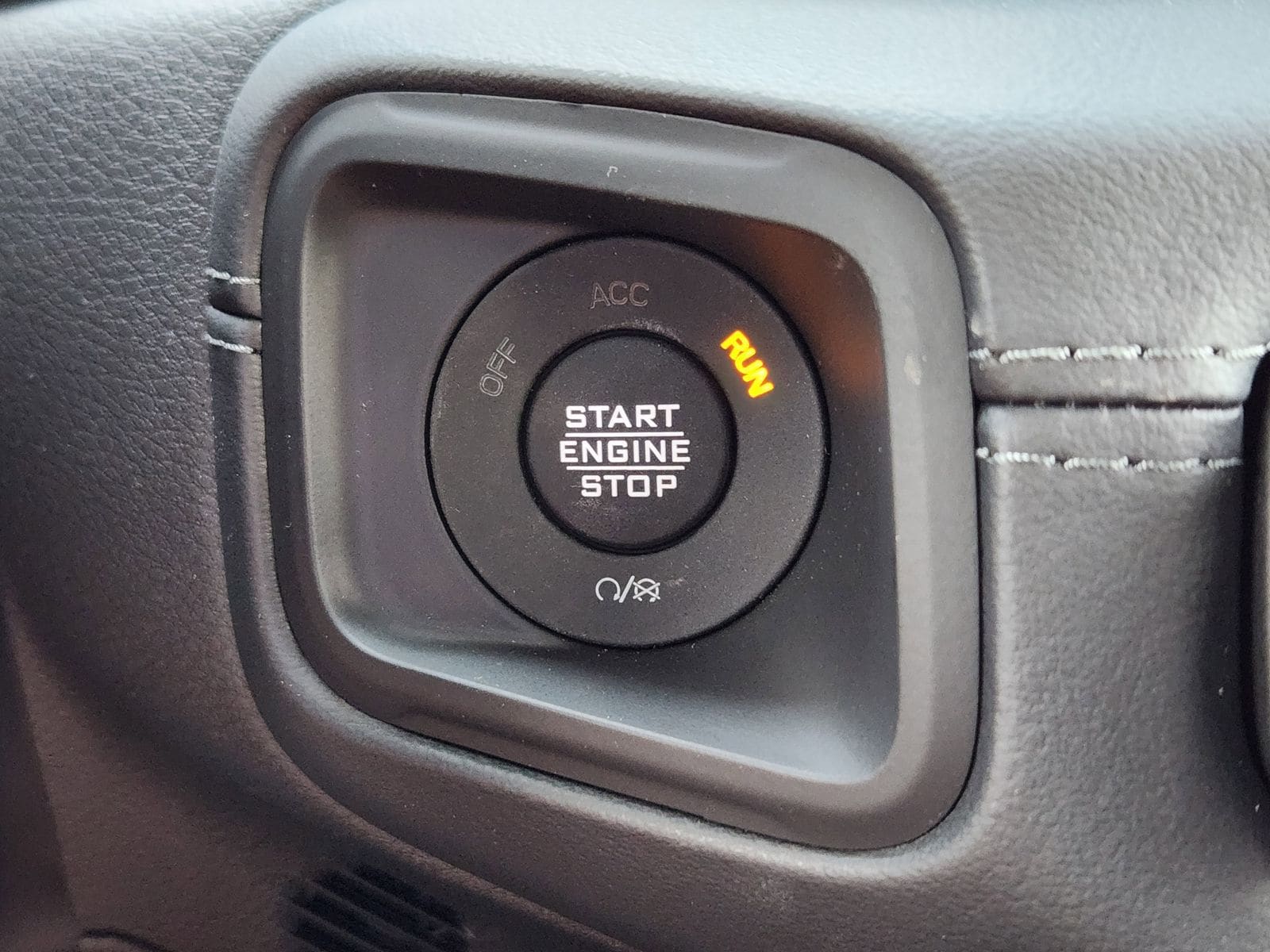 New 2026 Bright White Jeep 4-DOOR SAHARA image 30