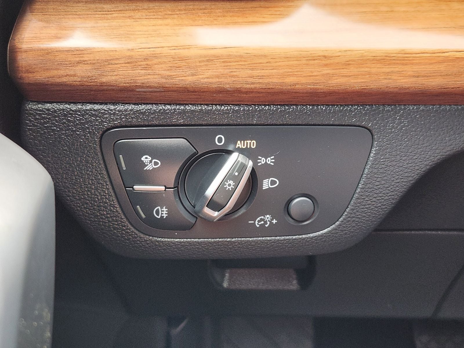 Used 2023 Florett Silver Audi 45 S line Premium image 29