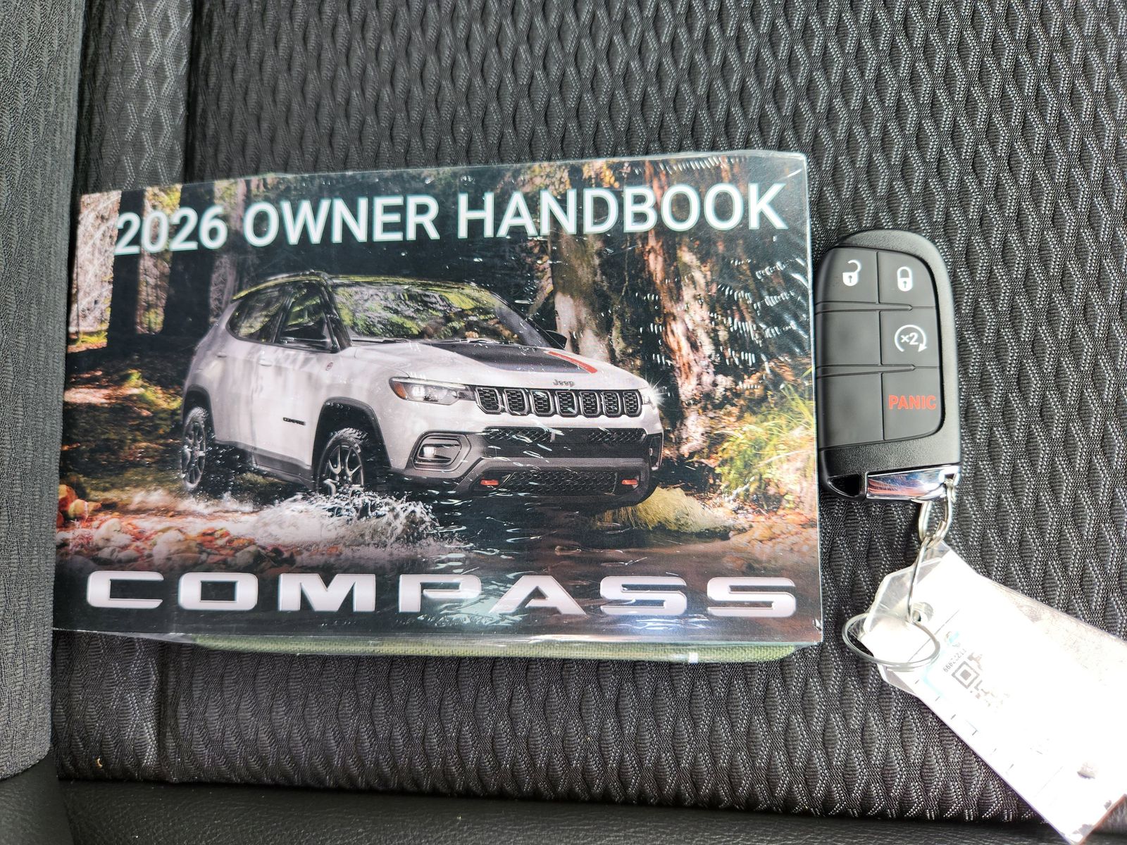 New 2026 Hydro Blue Pearlcoat Jeep LATITUDE ALTITUDE 4X4 image 42