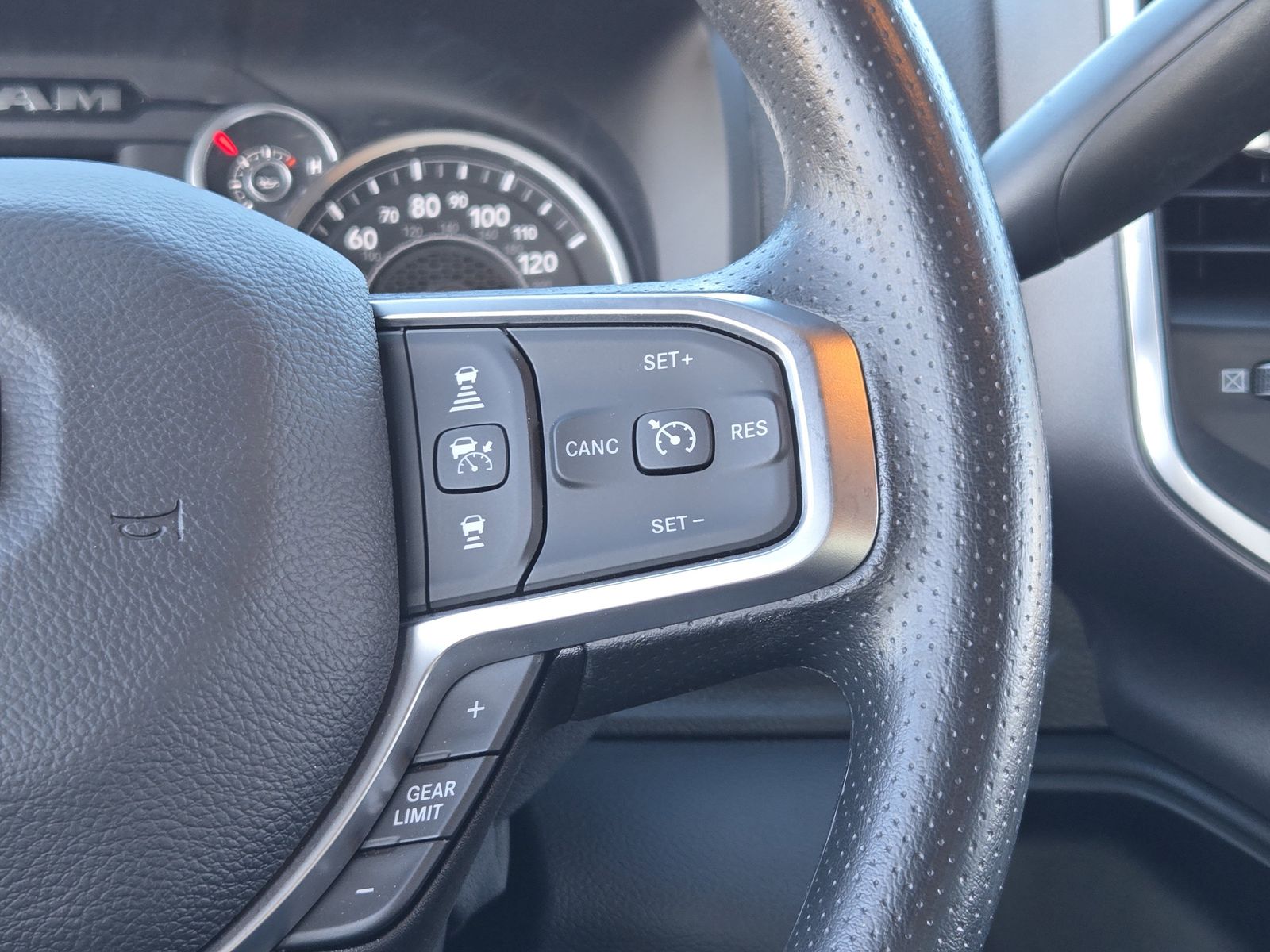 New 2025 Diamond Black Crystal Pearlcoat Ram BIG HORN CREW CAB 4X2 6