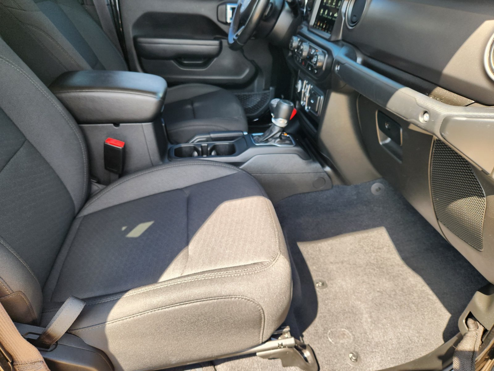 Used 2022 Black Jeep Sport image 21