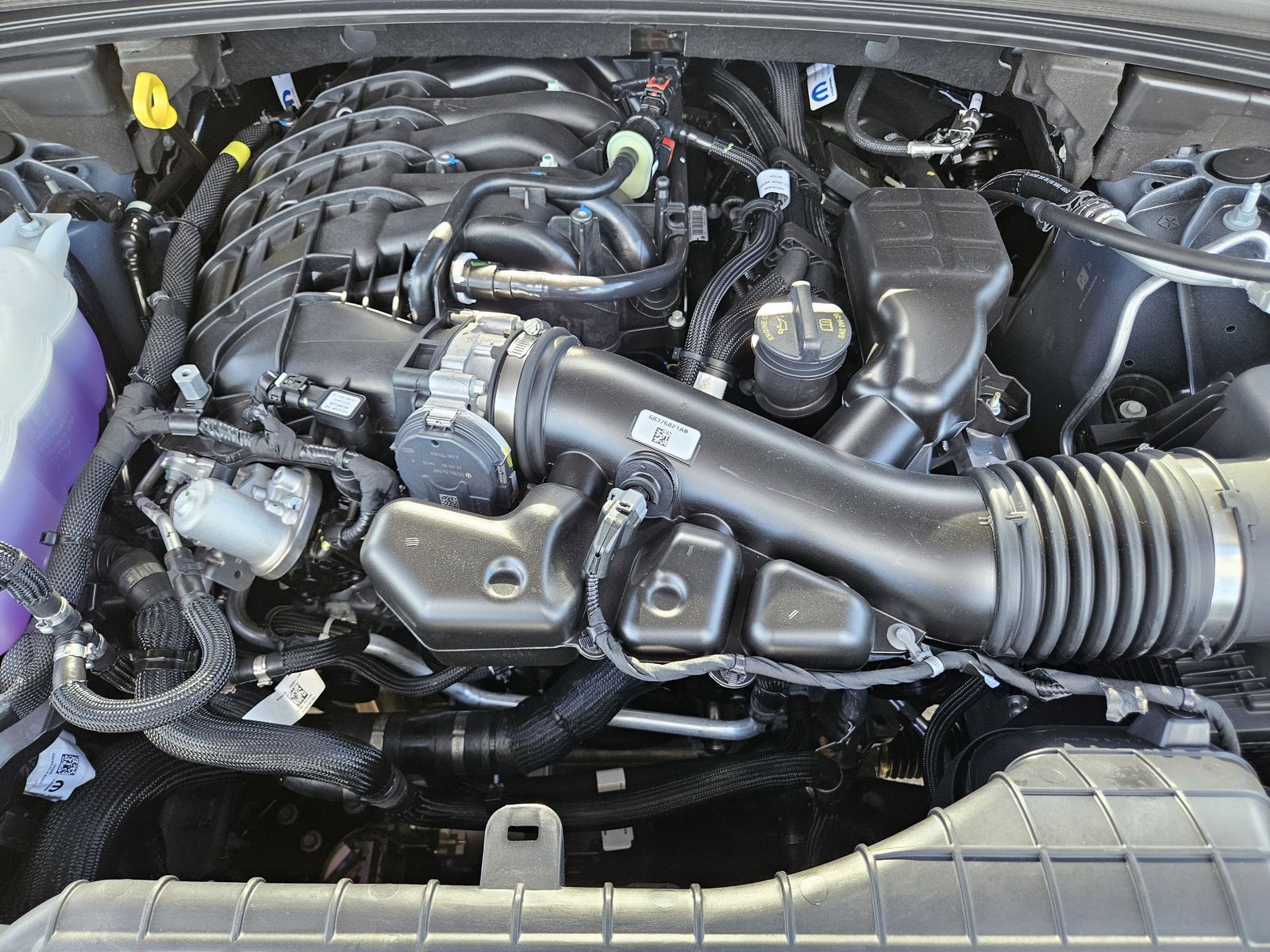 New 2025 Baltic Gray Jeep L LIMITED 4X2 image 33