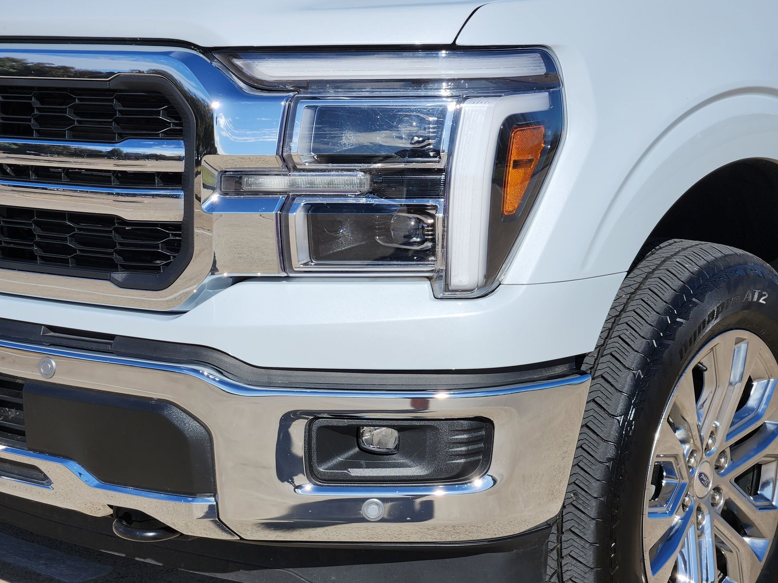 Used 2025 Space White Metallic Ford Lariat image 10