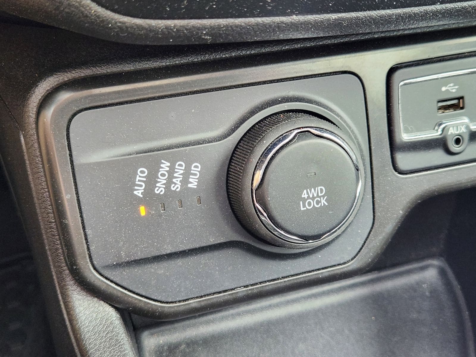 Used 2023 Solar Yellow Jeep Latitude image 29