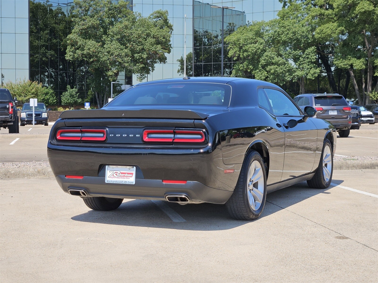 2023 Dodge Challenger SXT photo 3