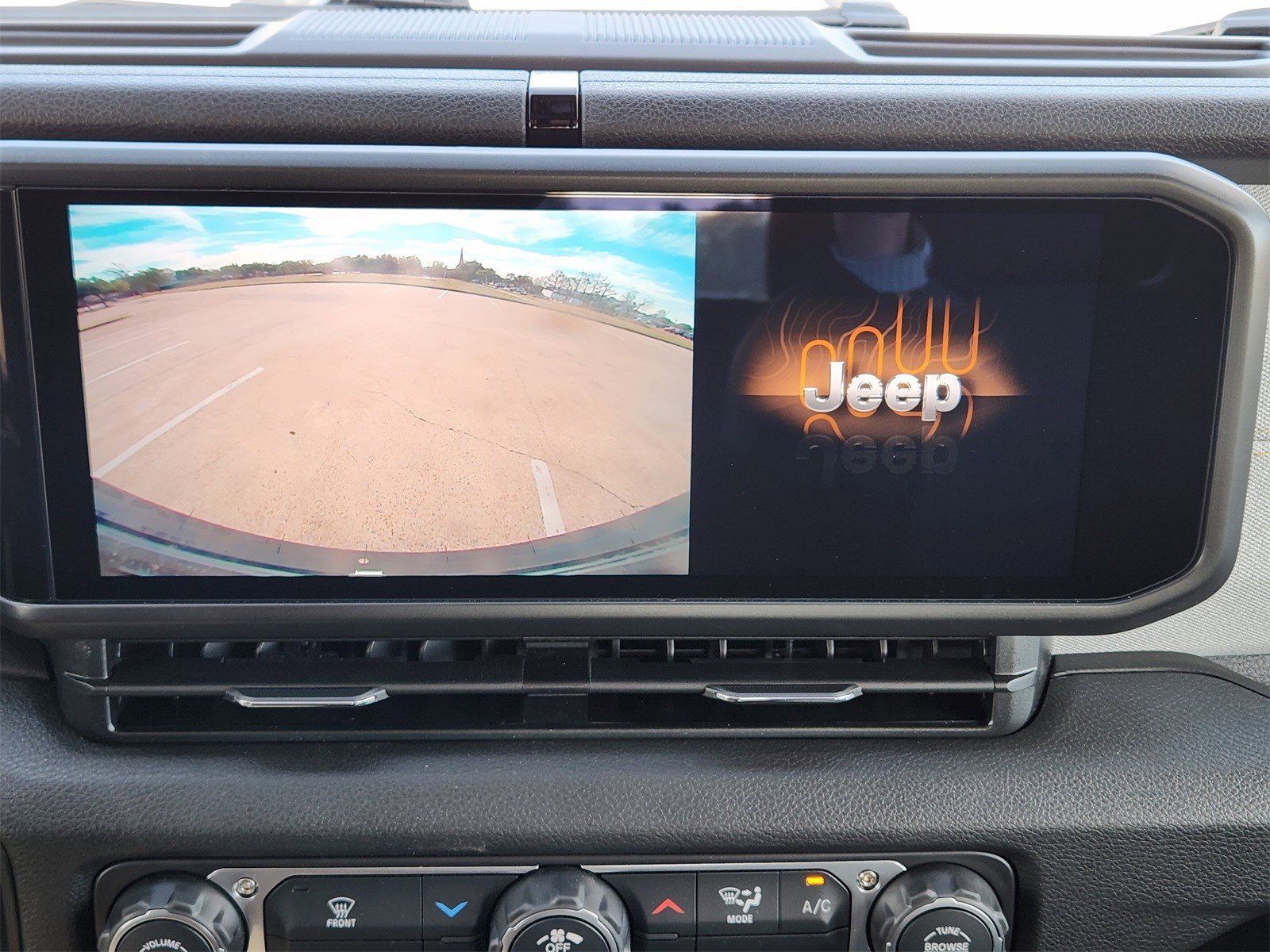 New 2026 Bright White Jeep 4-DOOR SPORT image 19