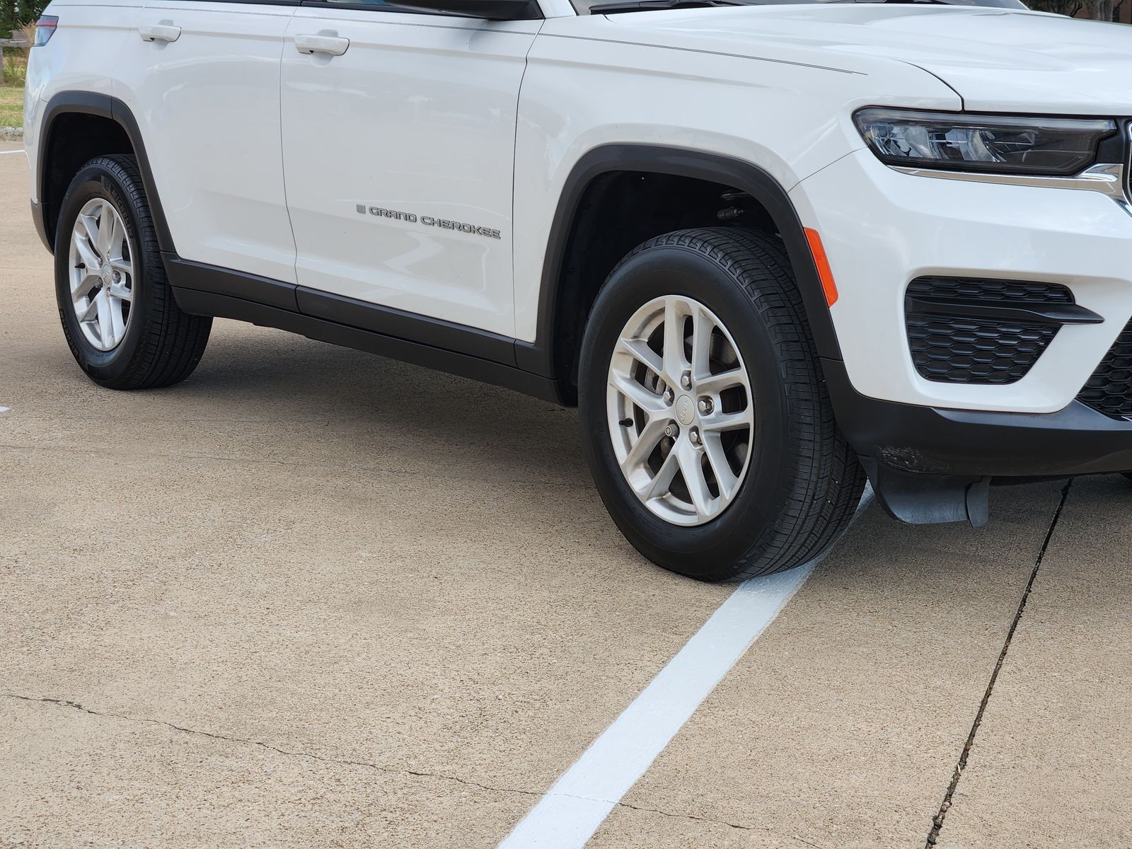 Used 2024 Bright White Clearcoat Jeep Laredo image 11