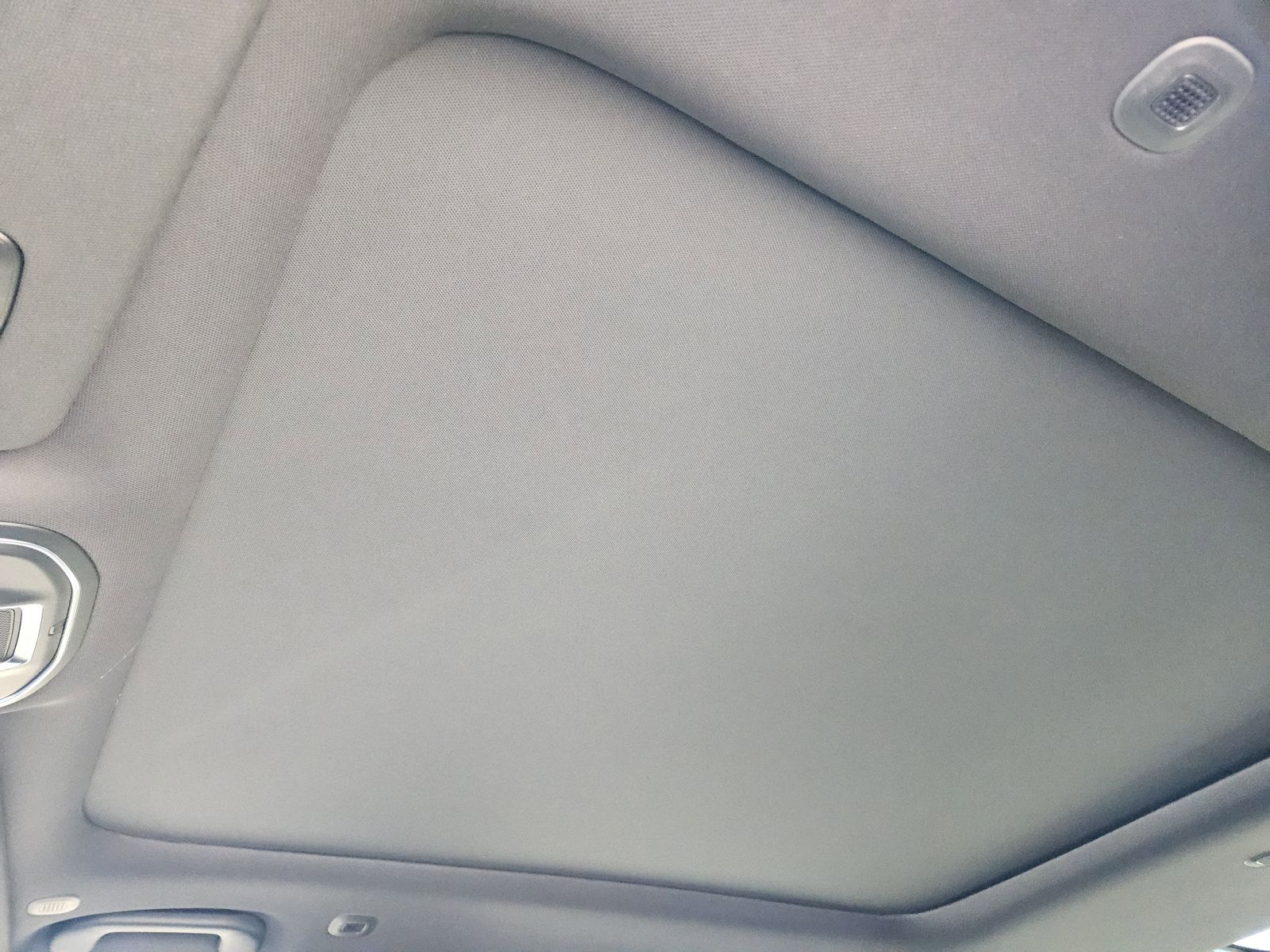 New 2025 Baltic Gray Jeep LIMITED 4X4 image 25