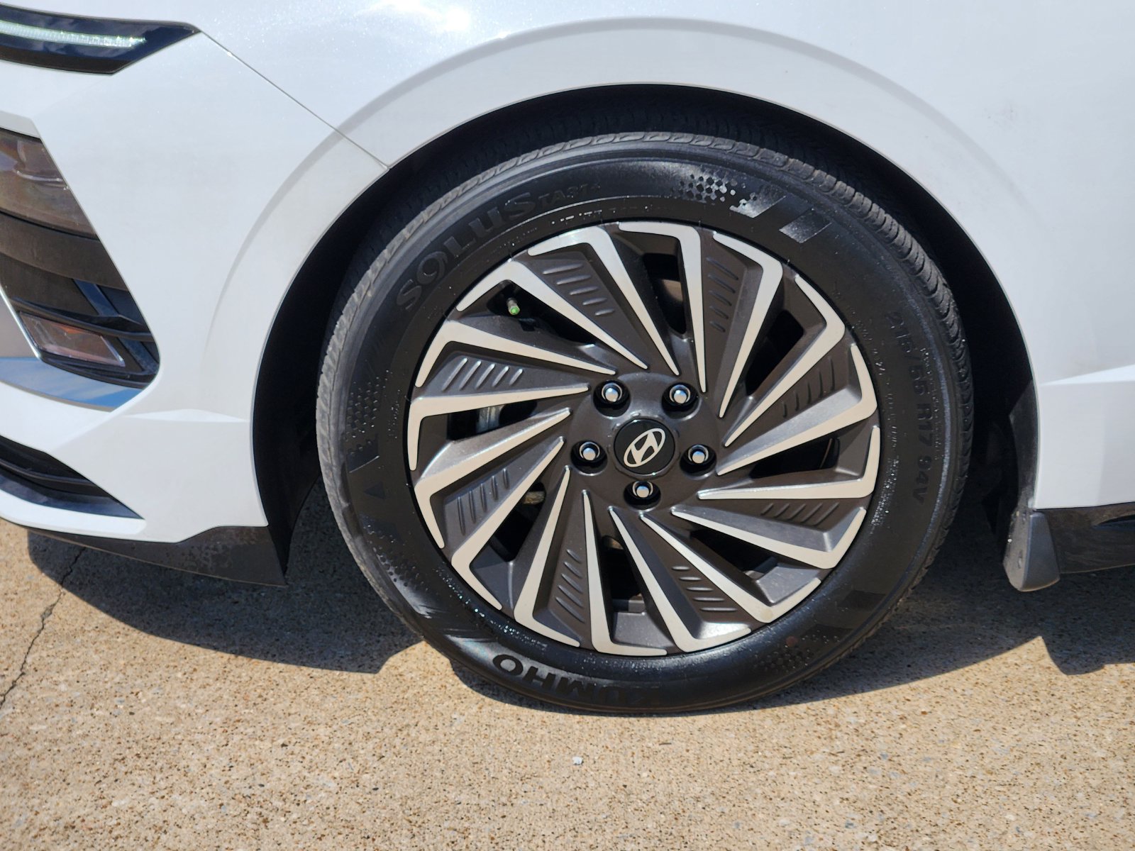 Used 2025 Serenity White Hyundai SEL image 18