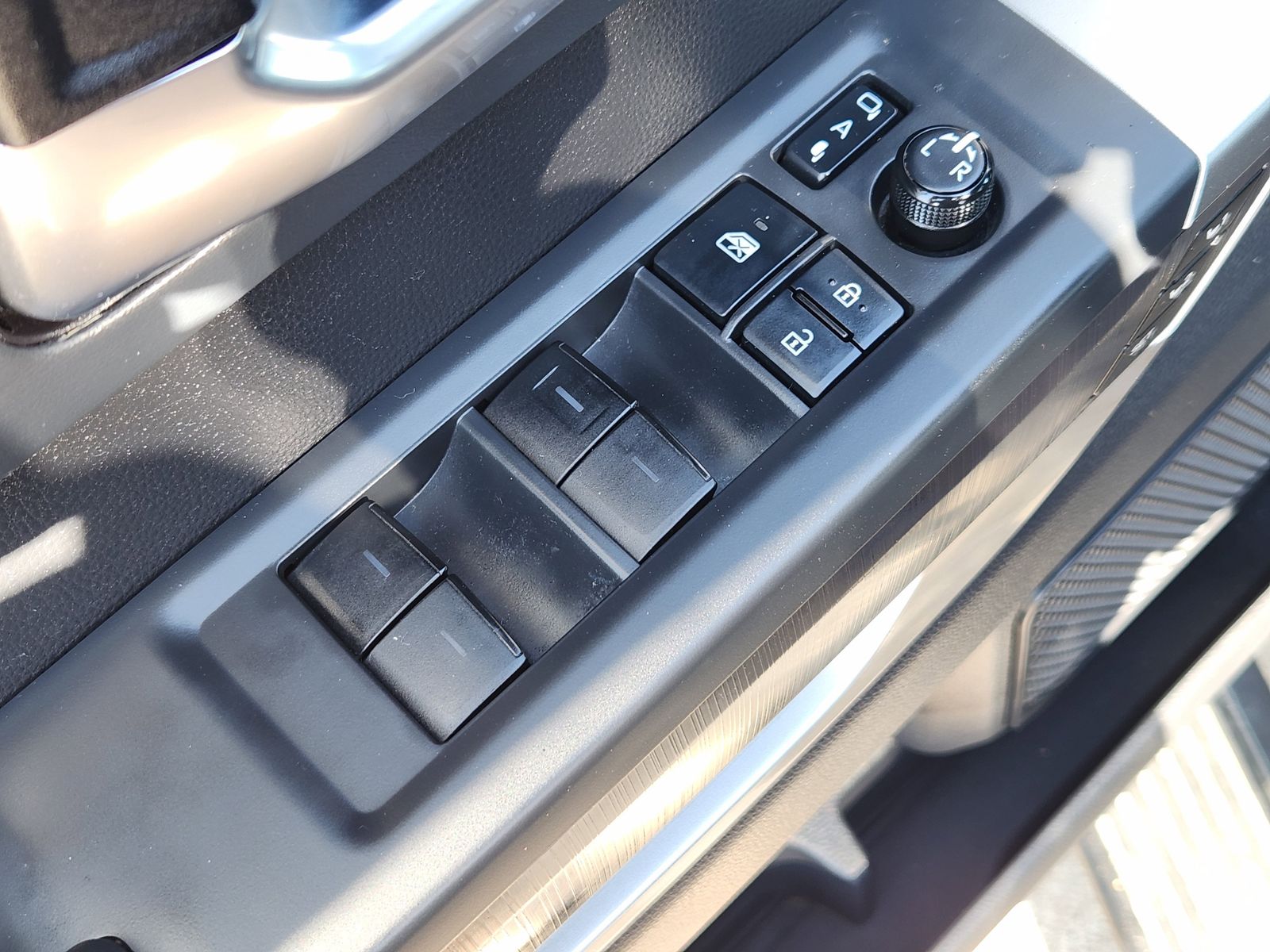 Used 2022 Midnight Black Toyota Platinum 3.5L V6 image 27