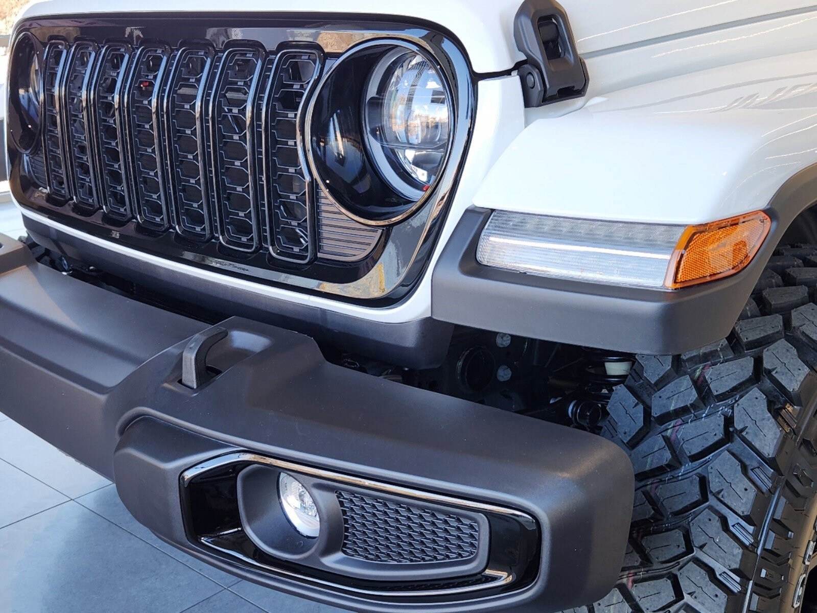 2025 Jeep Gladiator Willys photo 3