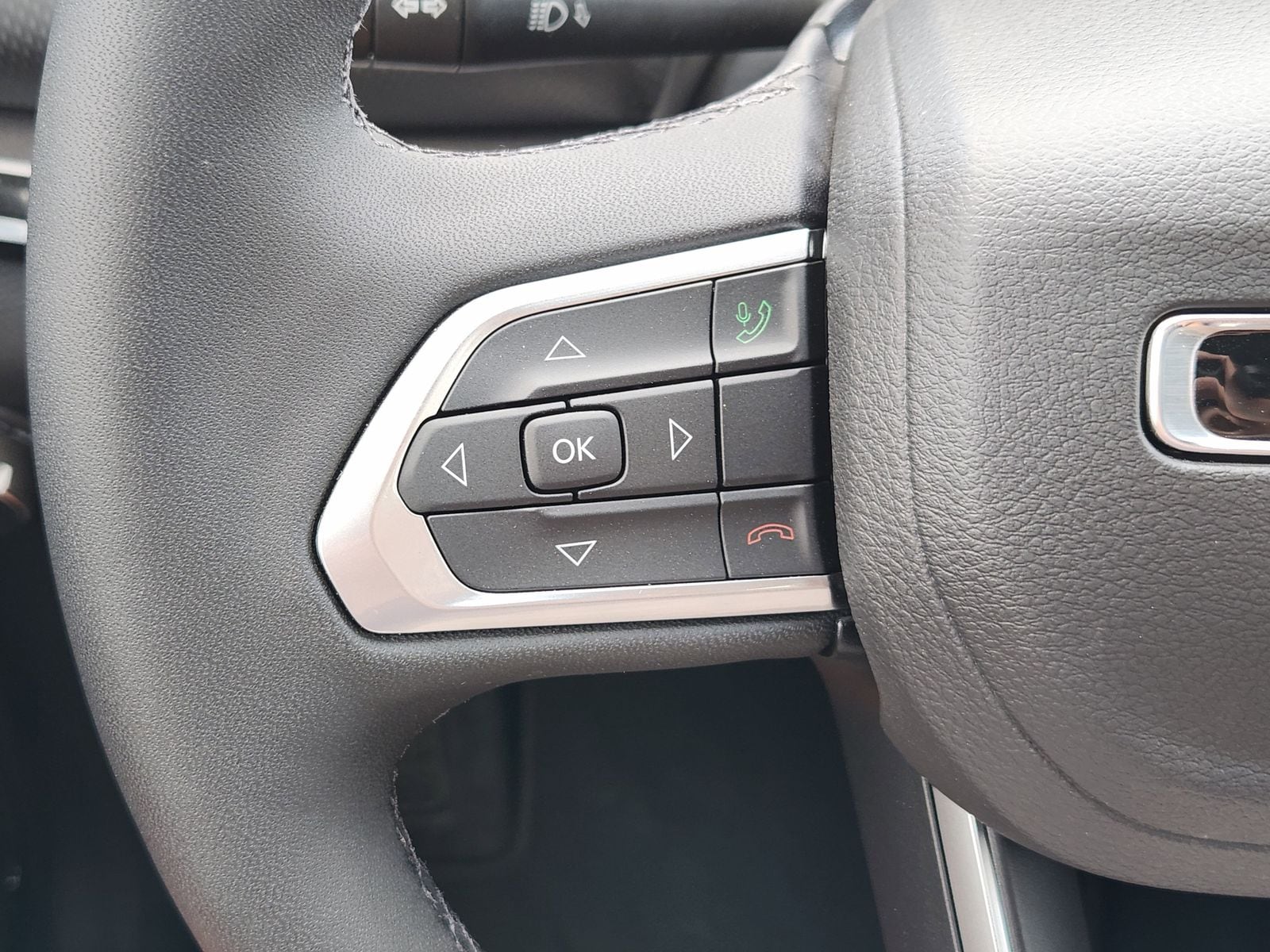 New 2026 Hydro Blue Pearlcoat Jeep LATITUDE ALTITUDE 4X4 image 34