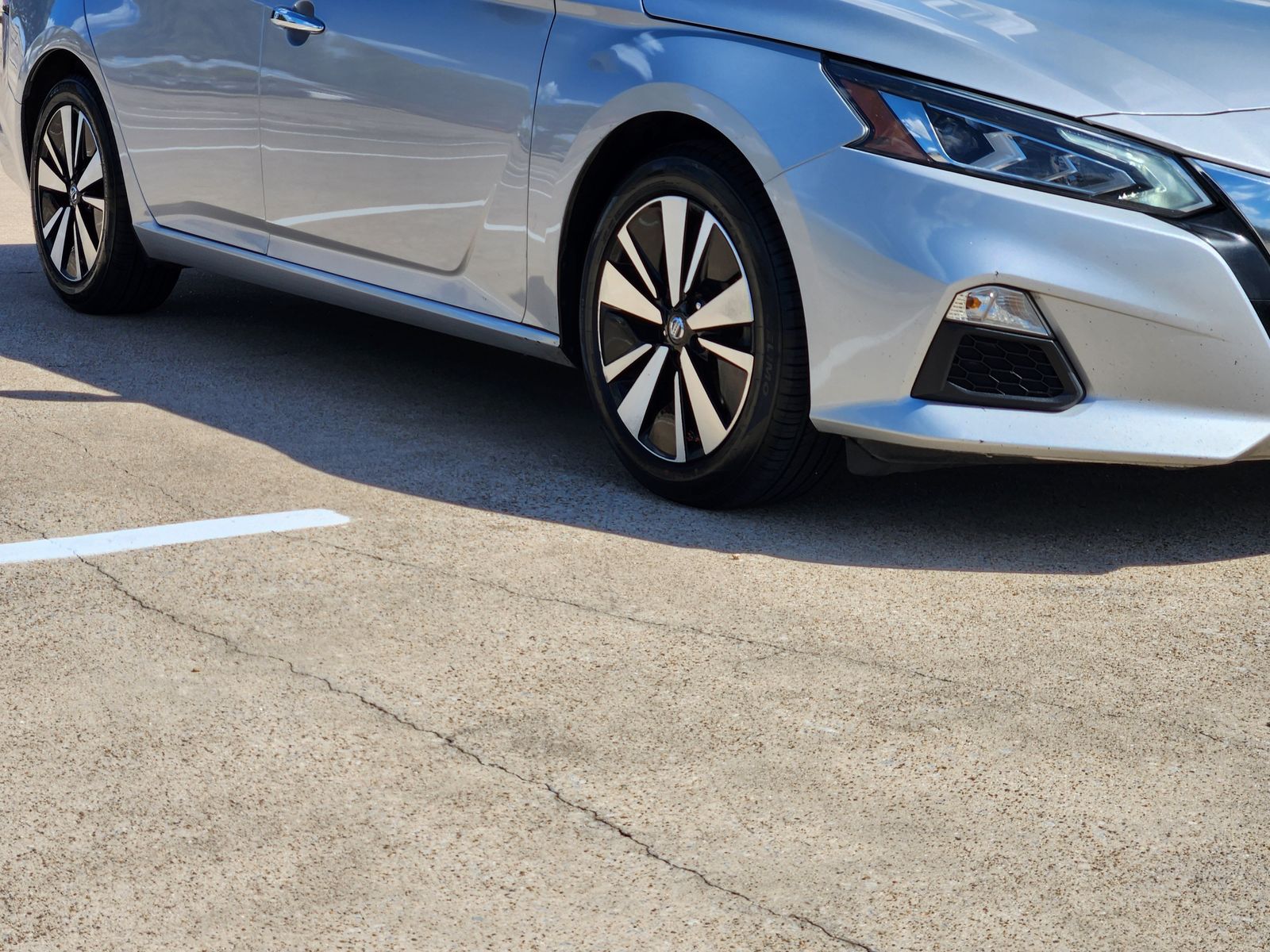 Used 2022 Brilliant Silver Nissan 2.5 SV image 10