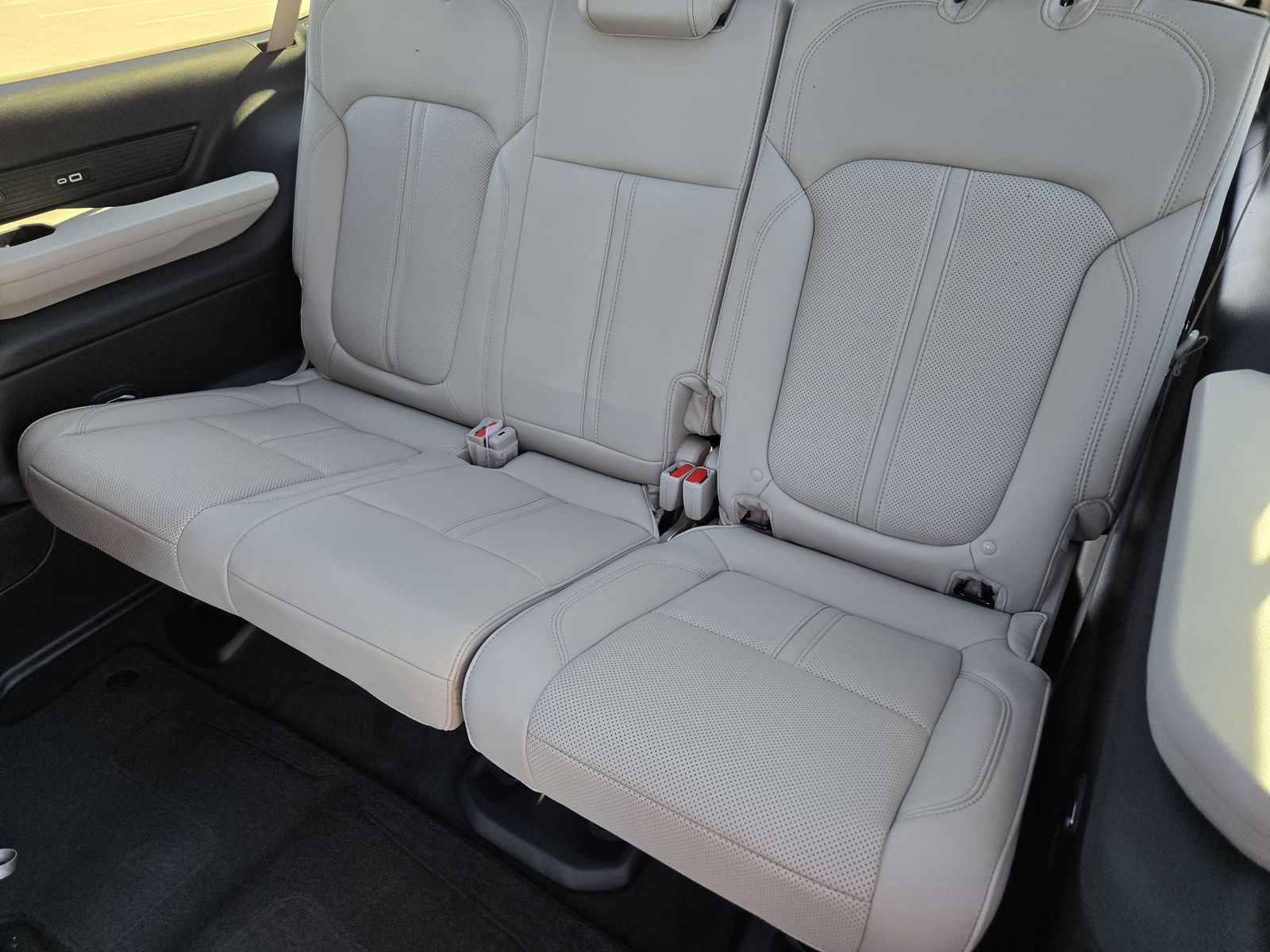 New 2025 Diamond Black Crystal Pearlcoat Jeep L LIMITED 4X4 image 33