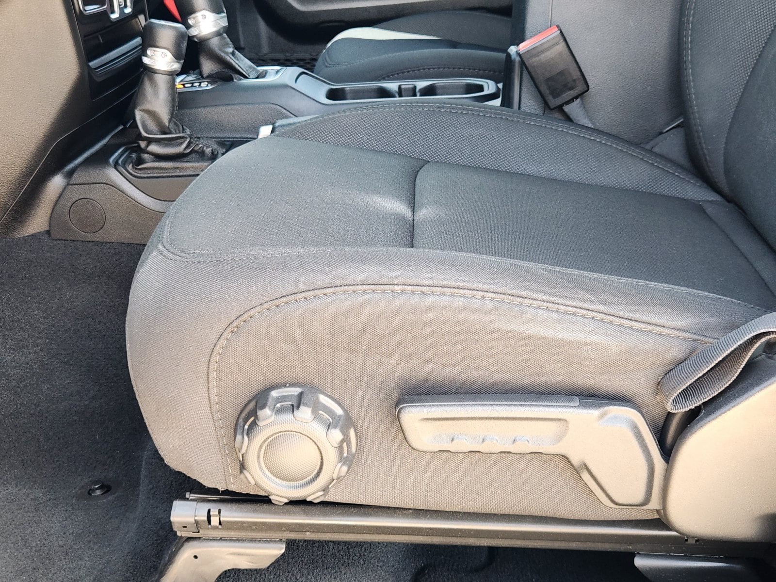 Used 2022 Black Jeep Sport image 33