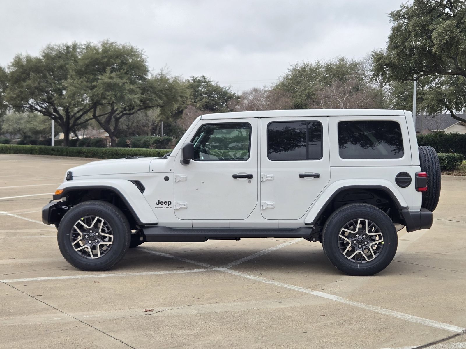 New 2026 Bright White Jeep 4-DOOR SAHARA image 3