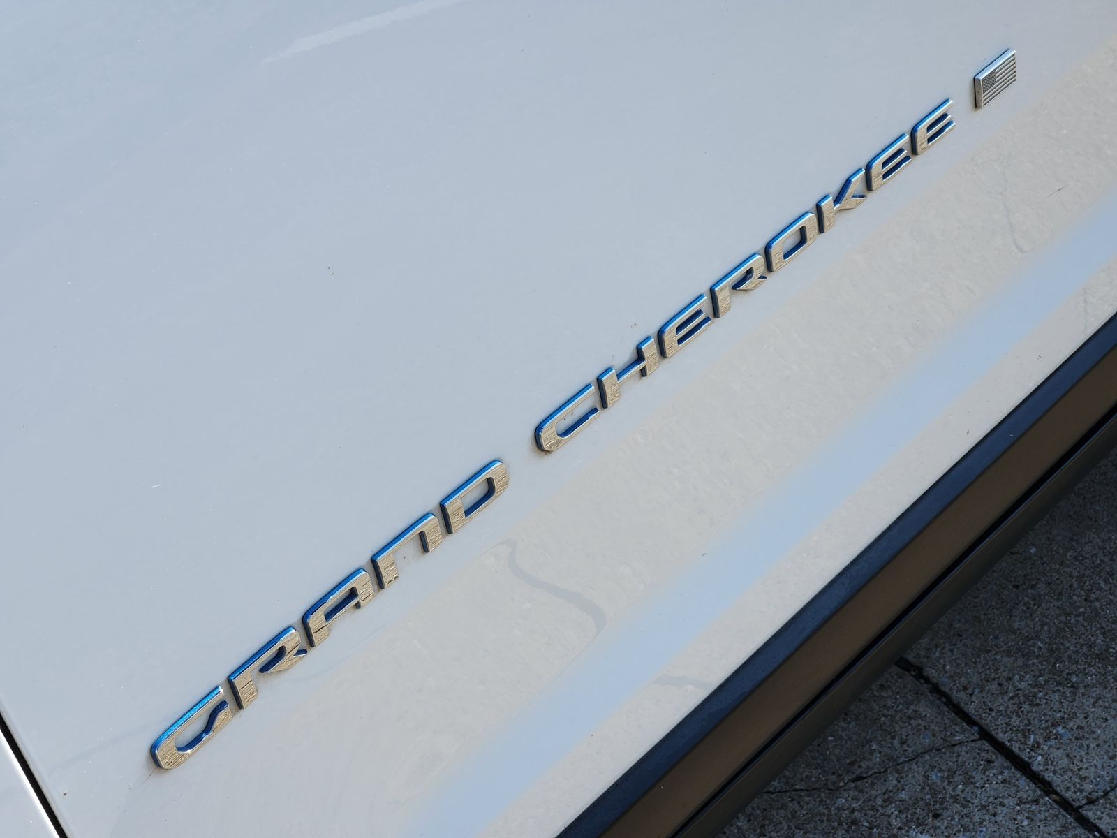 Used 2024 Bright White Jeep Base image 18