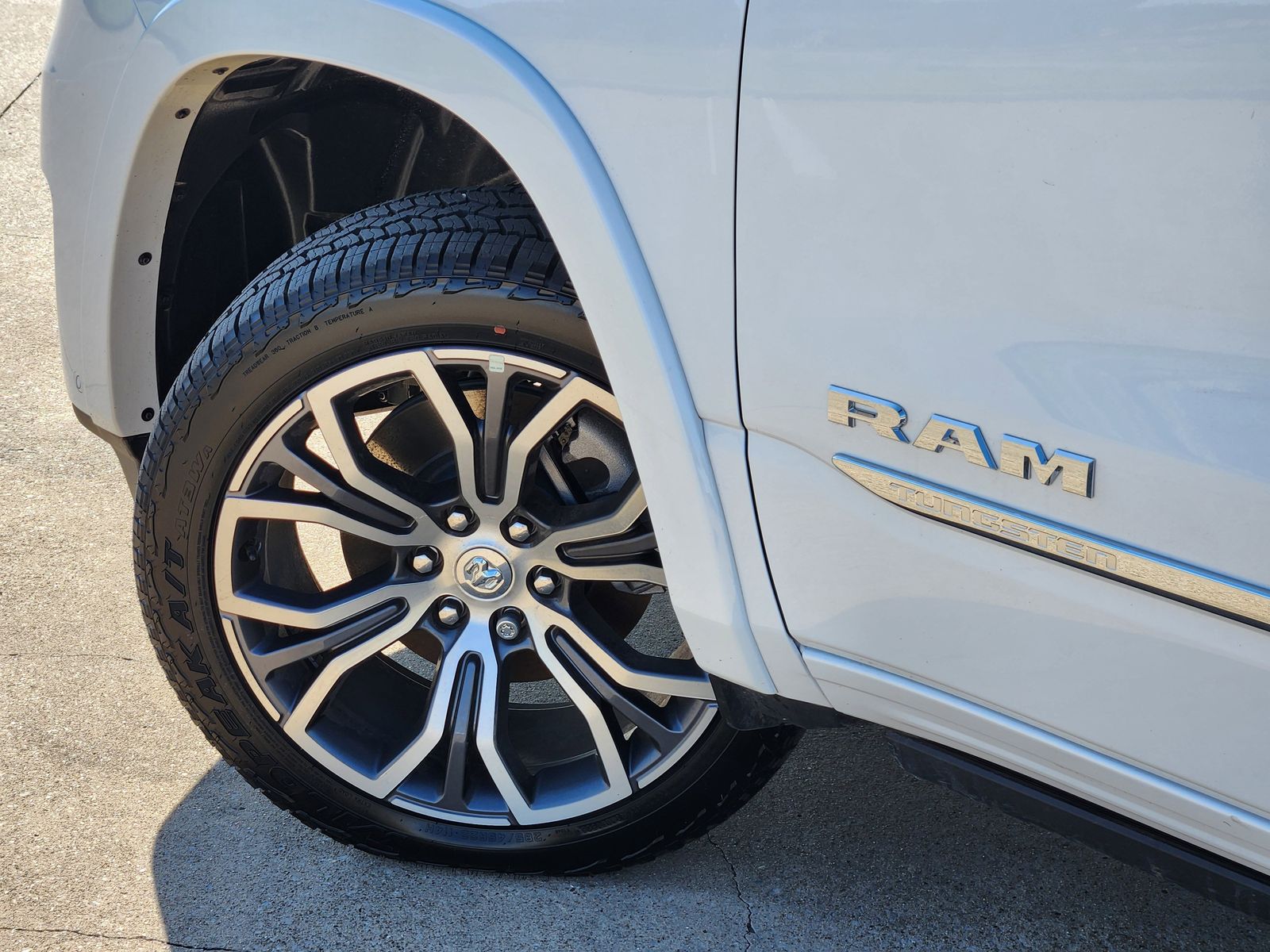 New 2026 Ivory White Tri-Coat Pearlcoat Ram TUNGSTEN CREW CAB 4X4 image 17