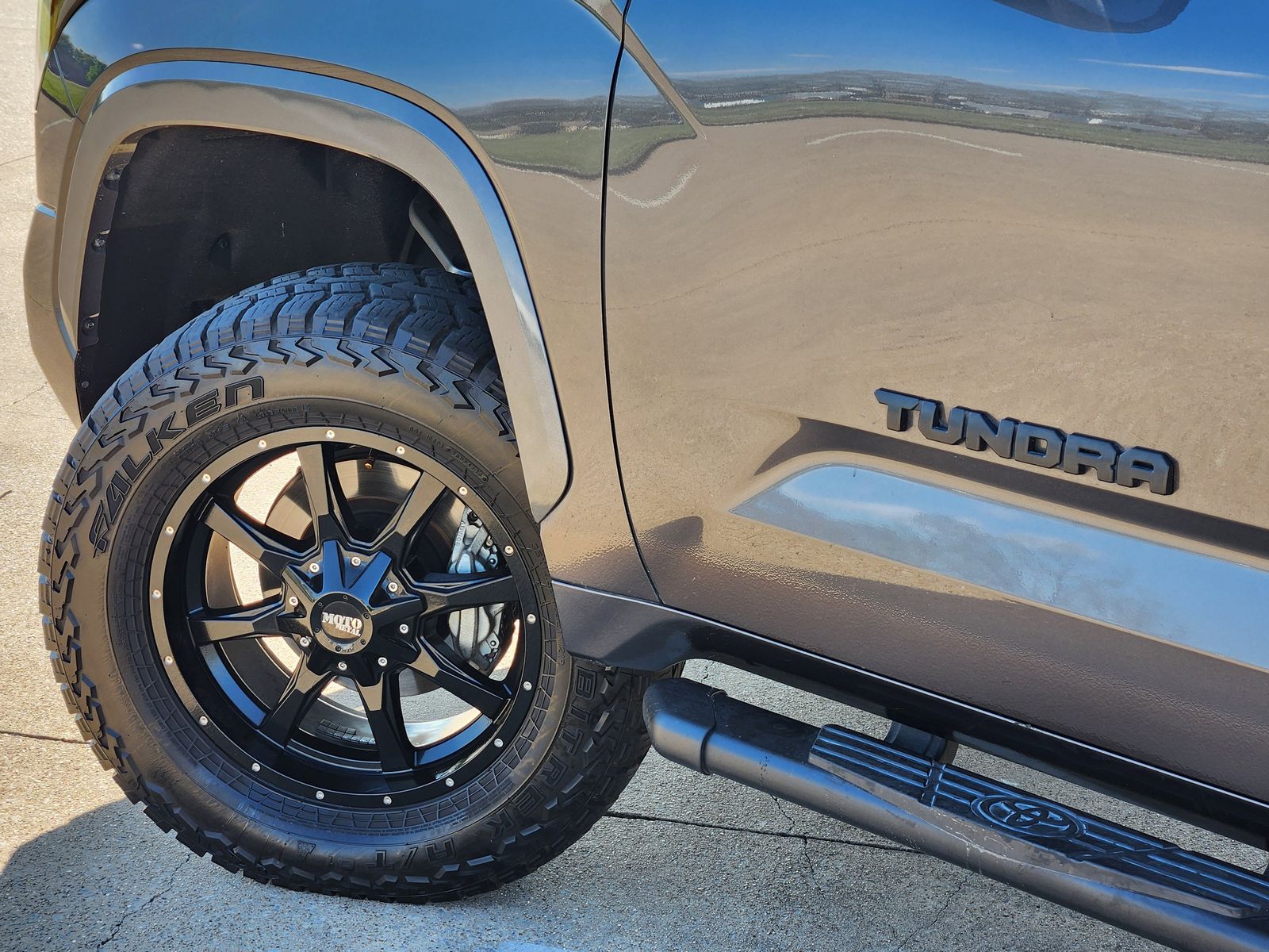 Used 2024 Lunar Rock Toyota Limited image 17