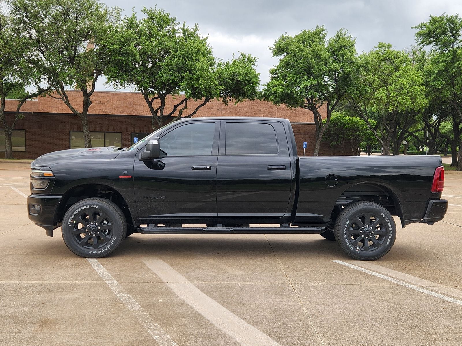 View vehicle photo 3