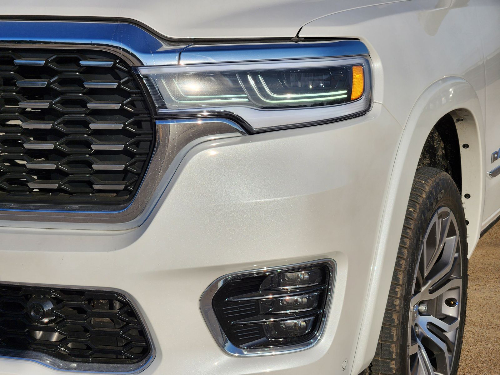 New 2026 Ivory White Tri-Coat Pearlcoat Ram TUNGSTEN CREW CAB 4X4 image 8