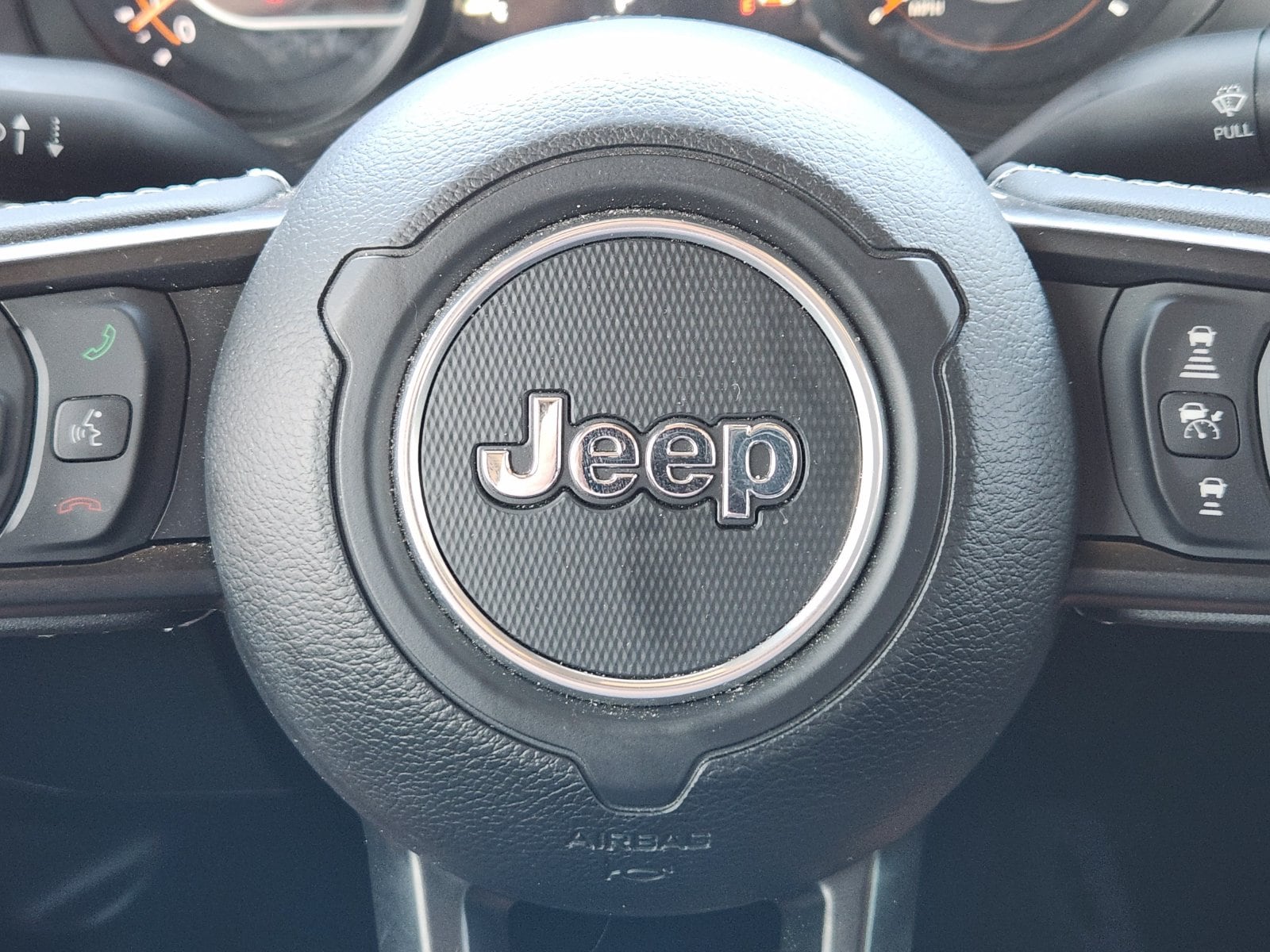 Used 2025 Granite Crystal Jeep Sport image 37