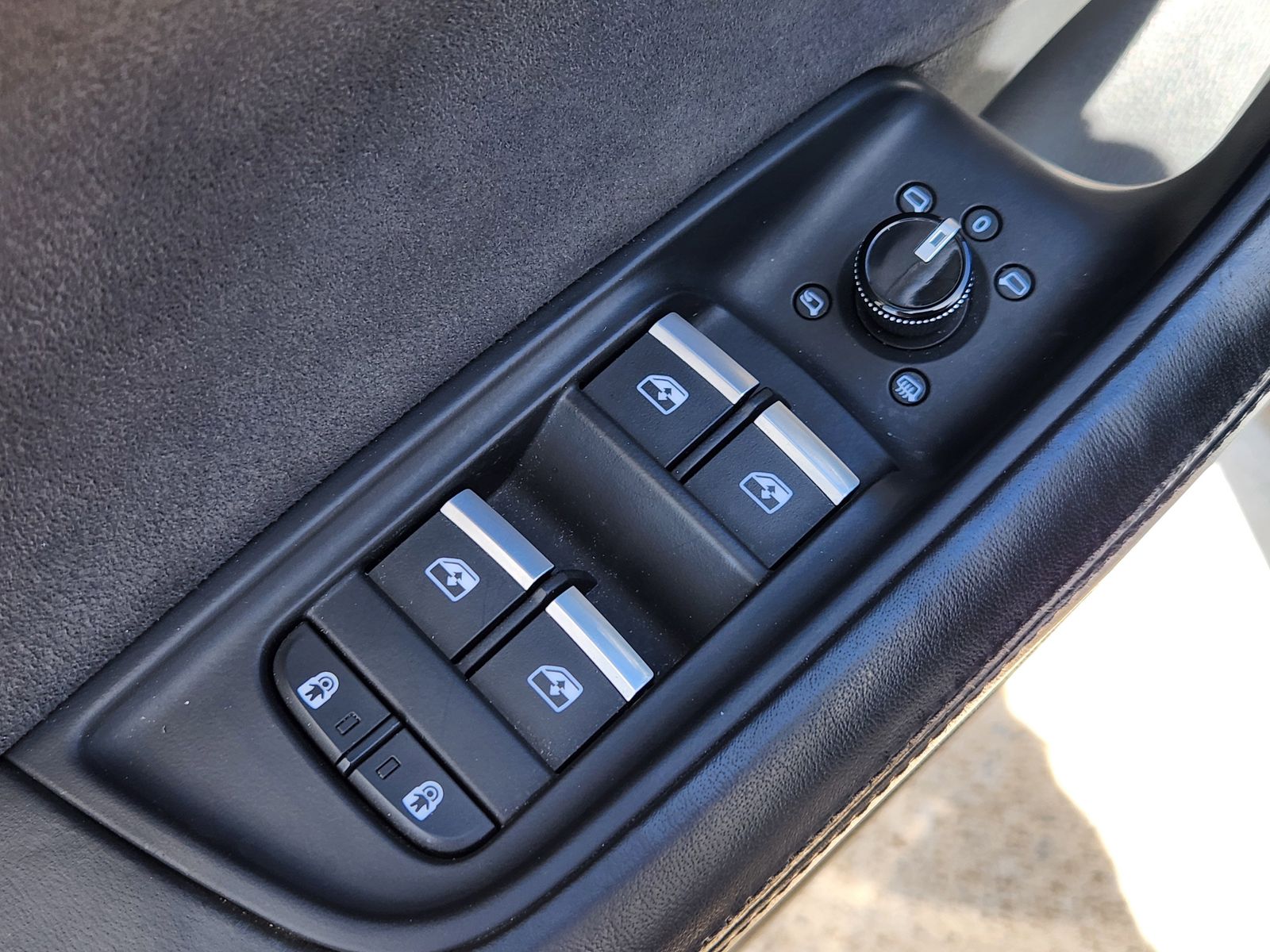 Used 2023 Glacier White Audi 4.0T image 33