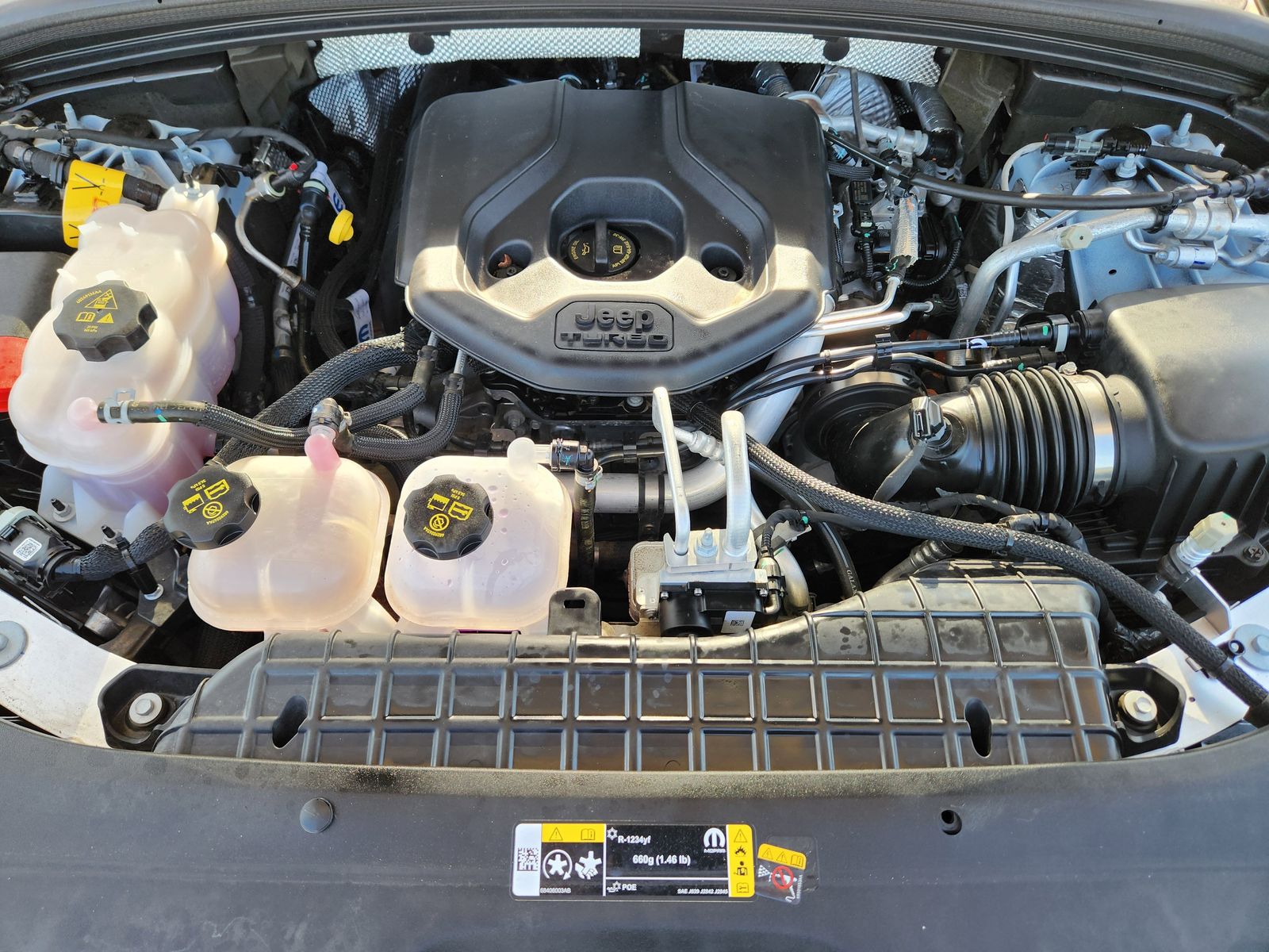 Used 2024 Bright White Jeep Base image 43